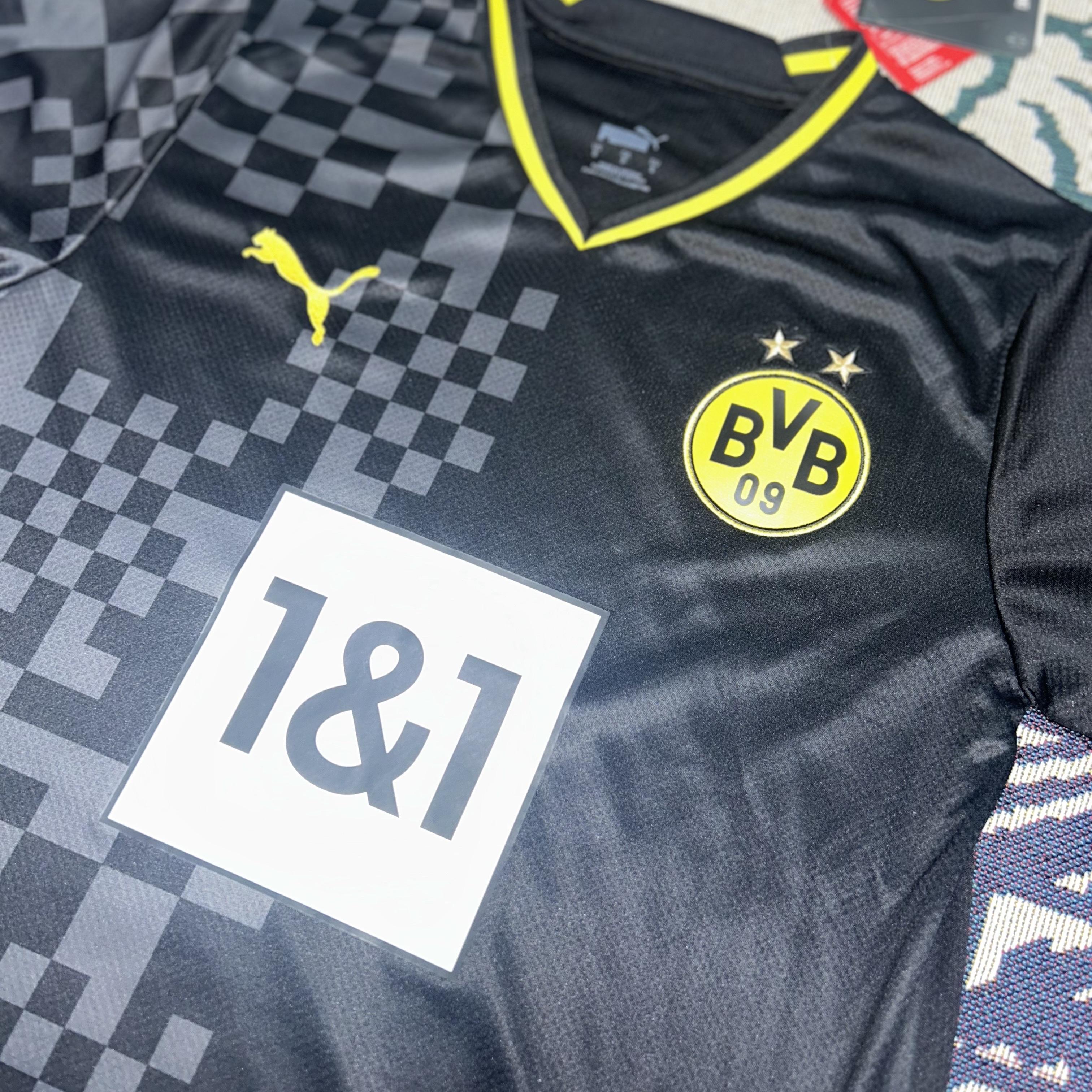 Puma Borussia Dortmund 2022/23 Away Jersey Replica Black (Non Marking Ver.) 착용 스타일 - 1