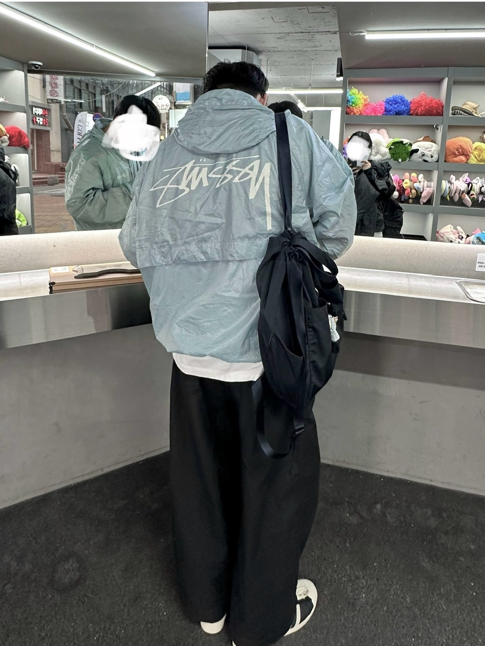 Stussy Beach Shell Wrinkled Nylon Jacket Black, The North Face Purple Label Mountain Wind Day Pack Black 착용 스타일 - 2