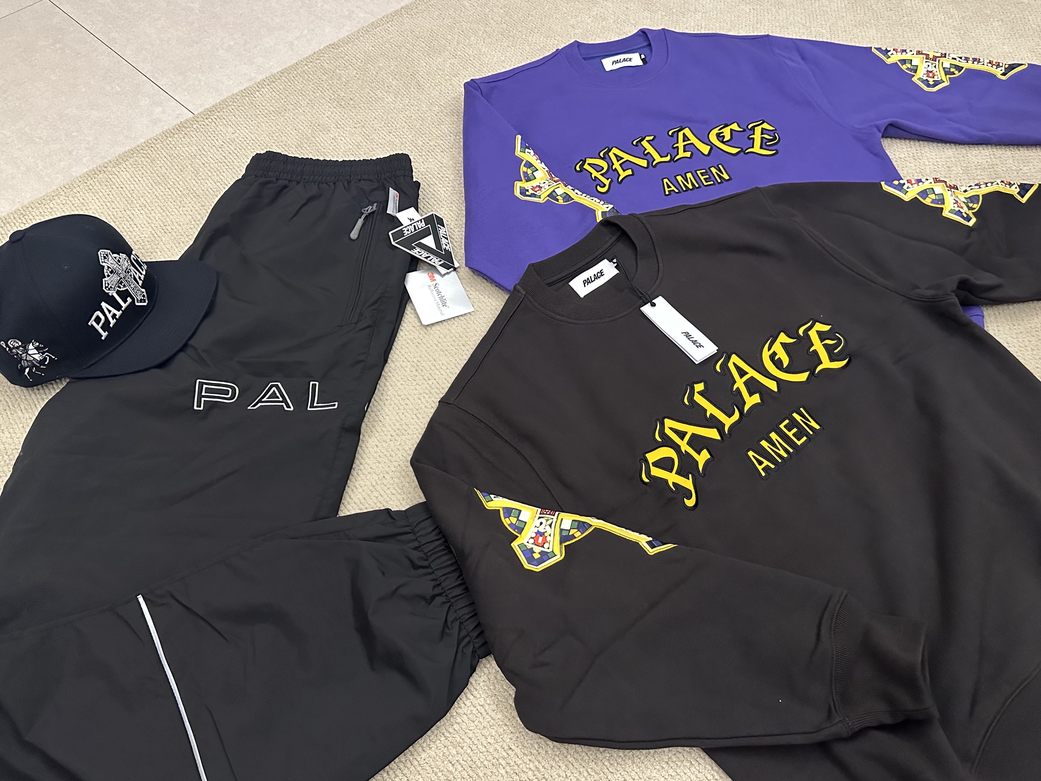 Palace Saints Crew Deeper Blue - 24SS, Palace Saints Crew Black - 24SS 착용 스타일 - 1