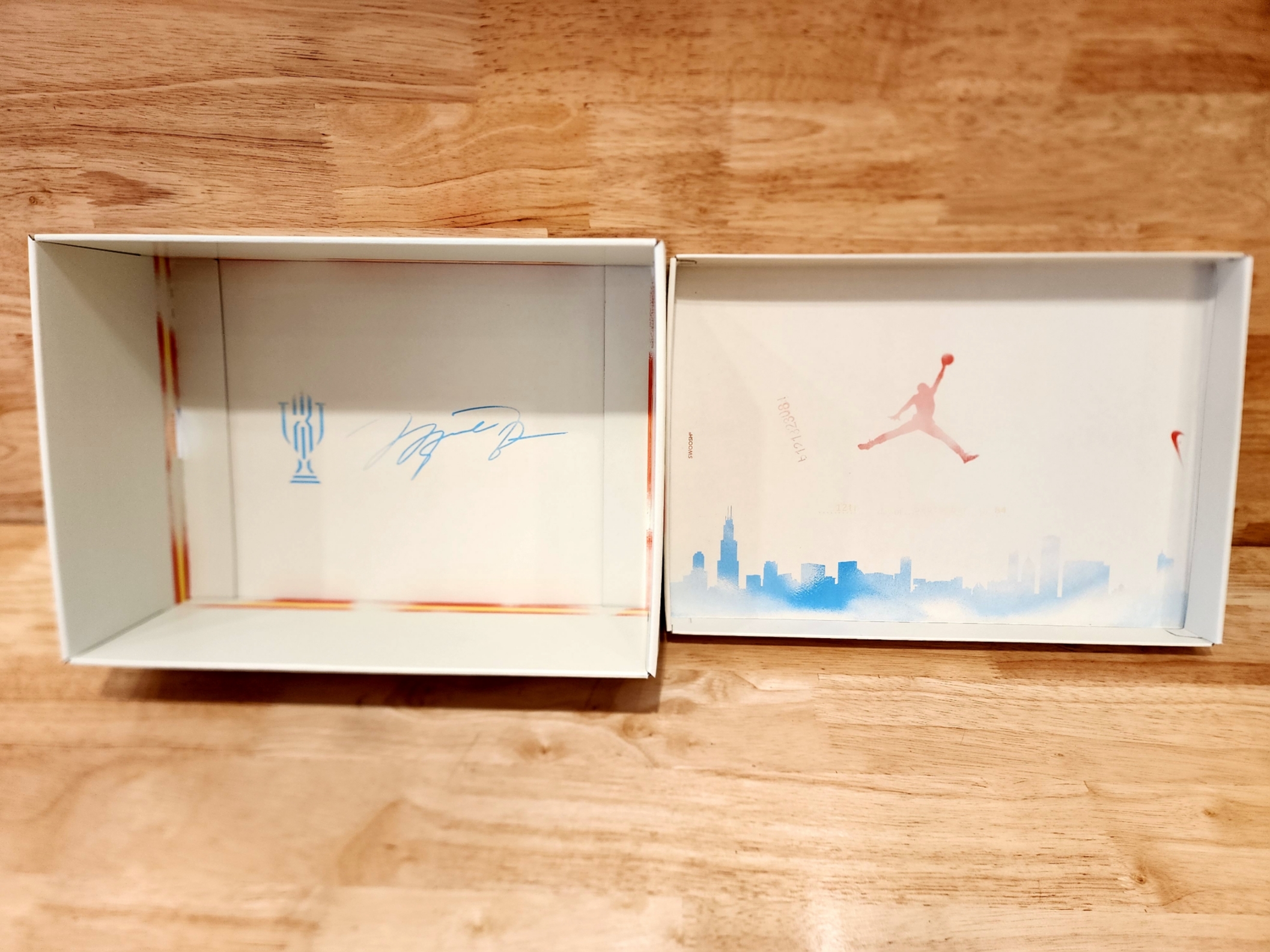 Jordan 1 x Trophy Room Retro Low OG SP Sail Varsity Red 착용 스타일 - 7