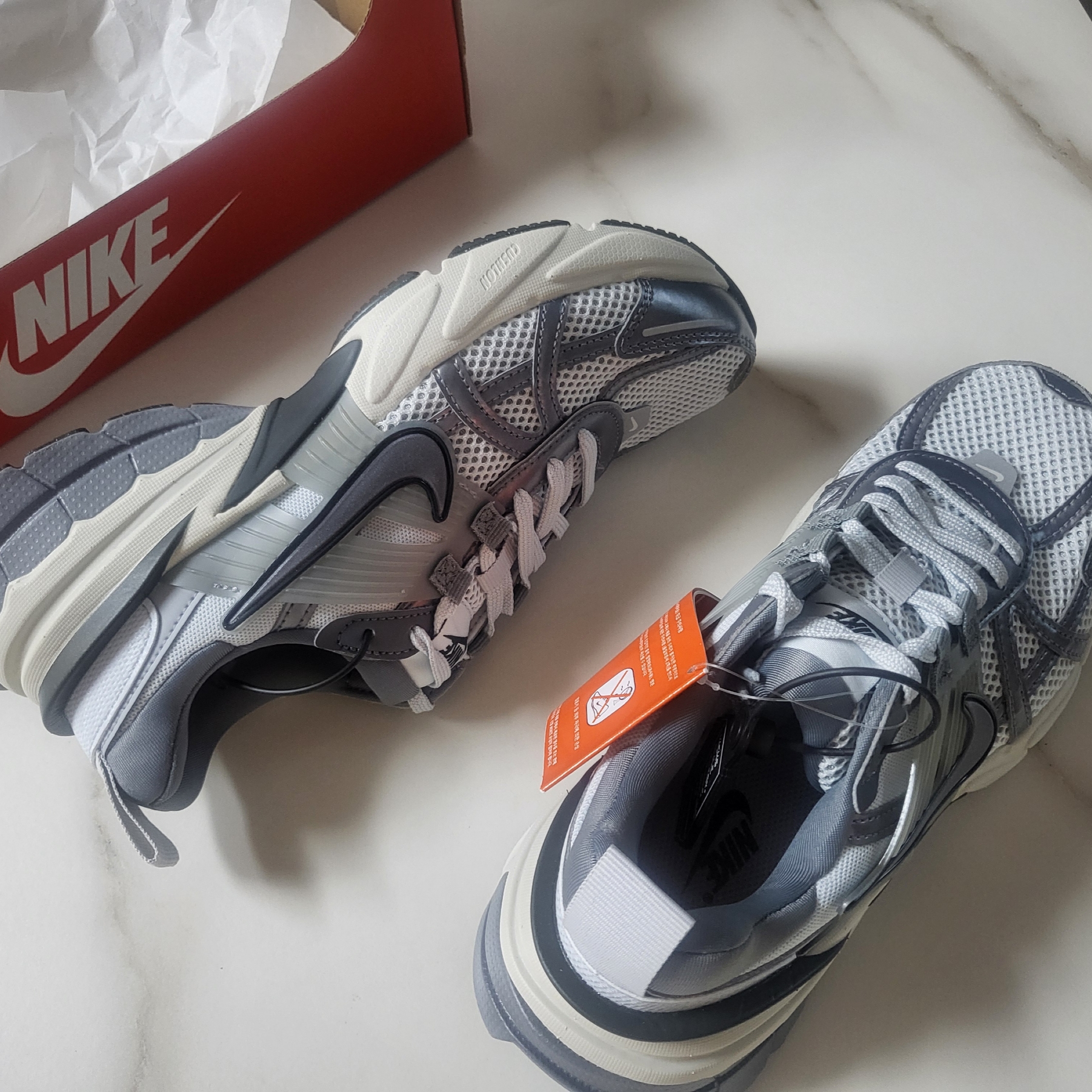 Nike V2K Run Pure Platinum Wolf Grey 착용 스타일