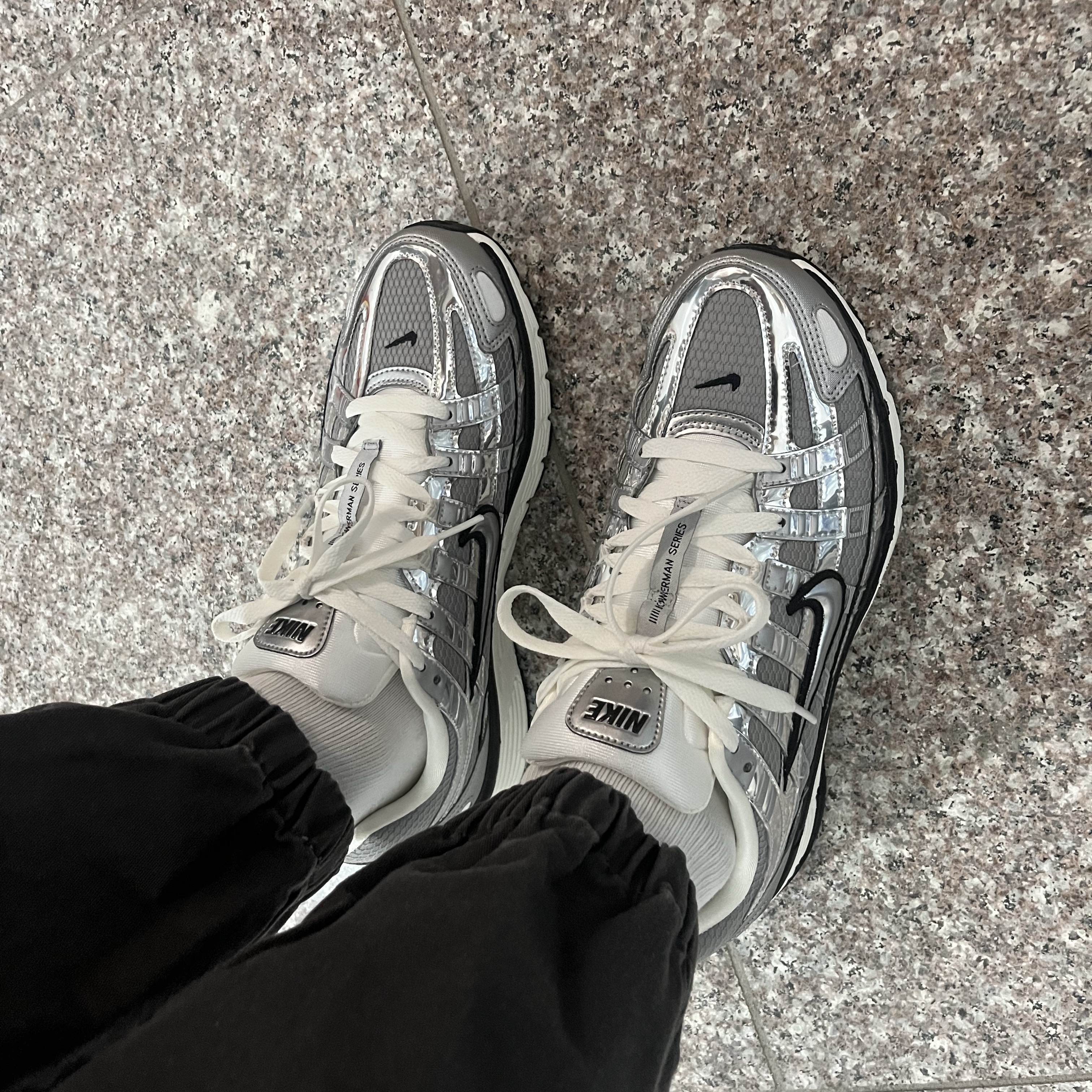 Nike P-6000 Metallic Silver 착용 스타일