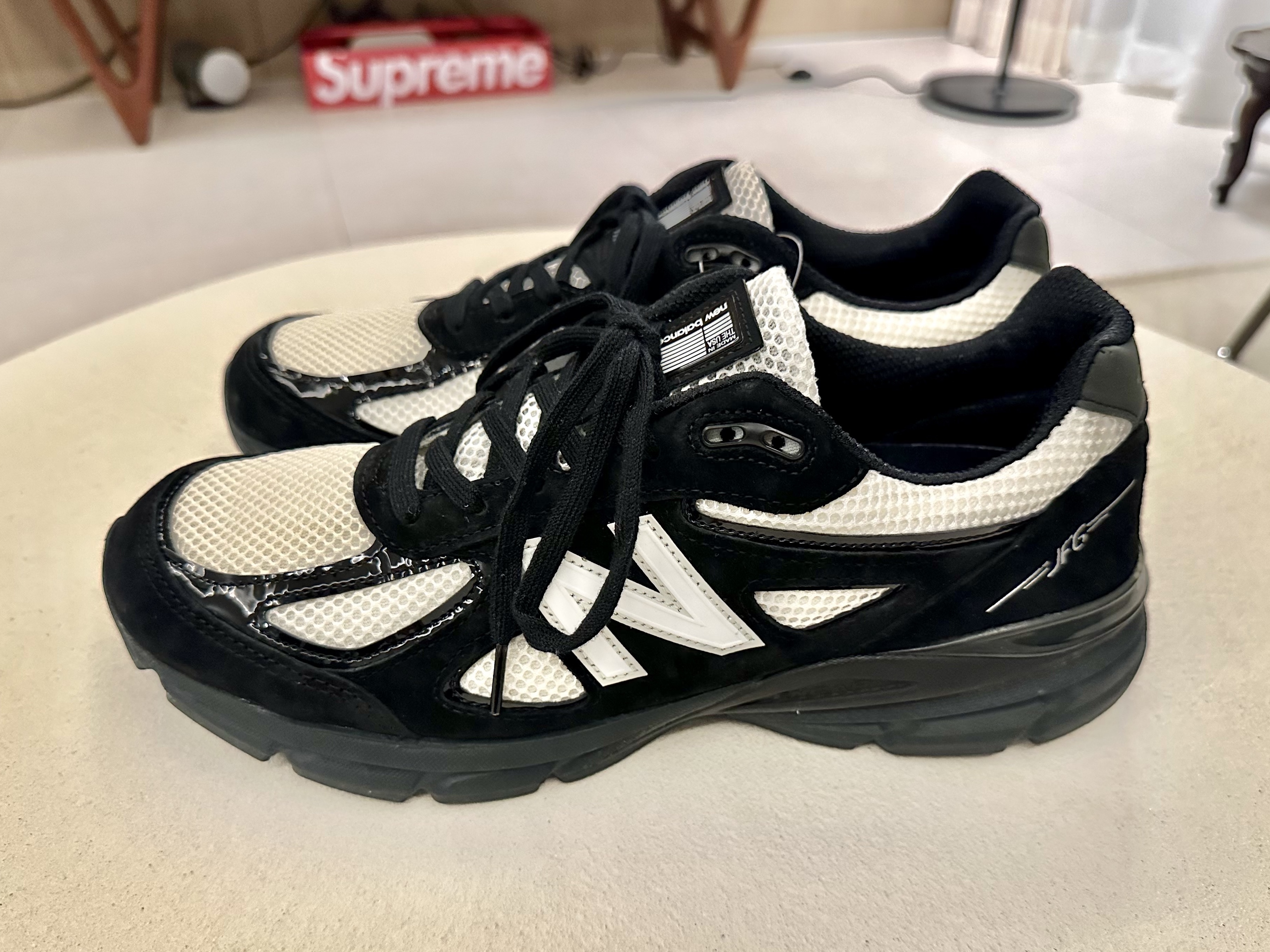 New Balance x Joe Freshgoods 990v4 Made in USA Black White 착용 스타일 - 2