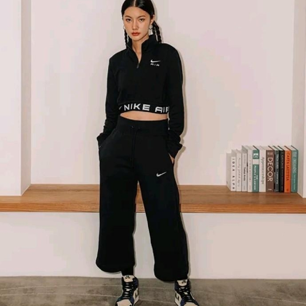 (W) Nike NSW Phoenix Fleece High-Waisted Cropped Sweatpants Black 착용 스타일 - 2