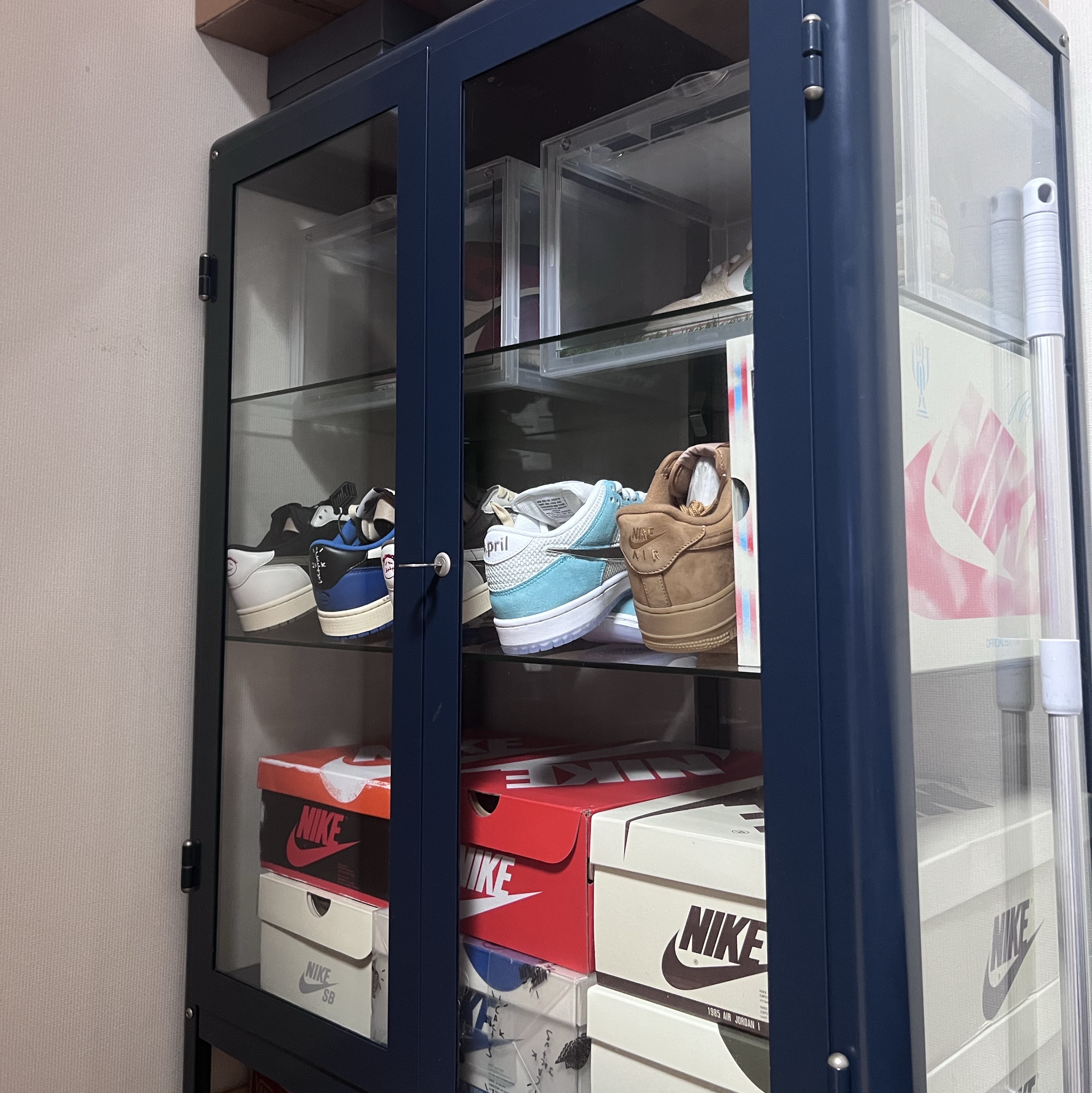 Jordan 1 Retro High OG Chicago 2022, Jordan 1 x Trophy Room Retro Low OG SP Sail Varsity Red 착용 스타일