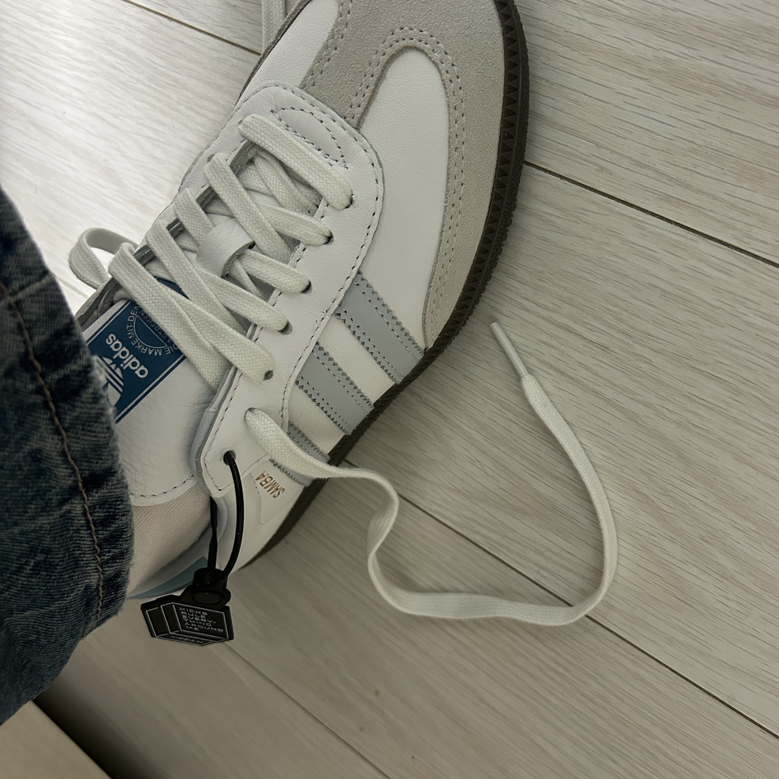 Adidas Samba OG Core White Halo Blue 착용 스타일