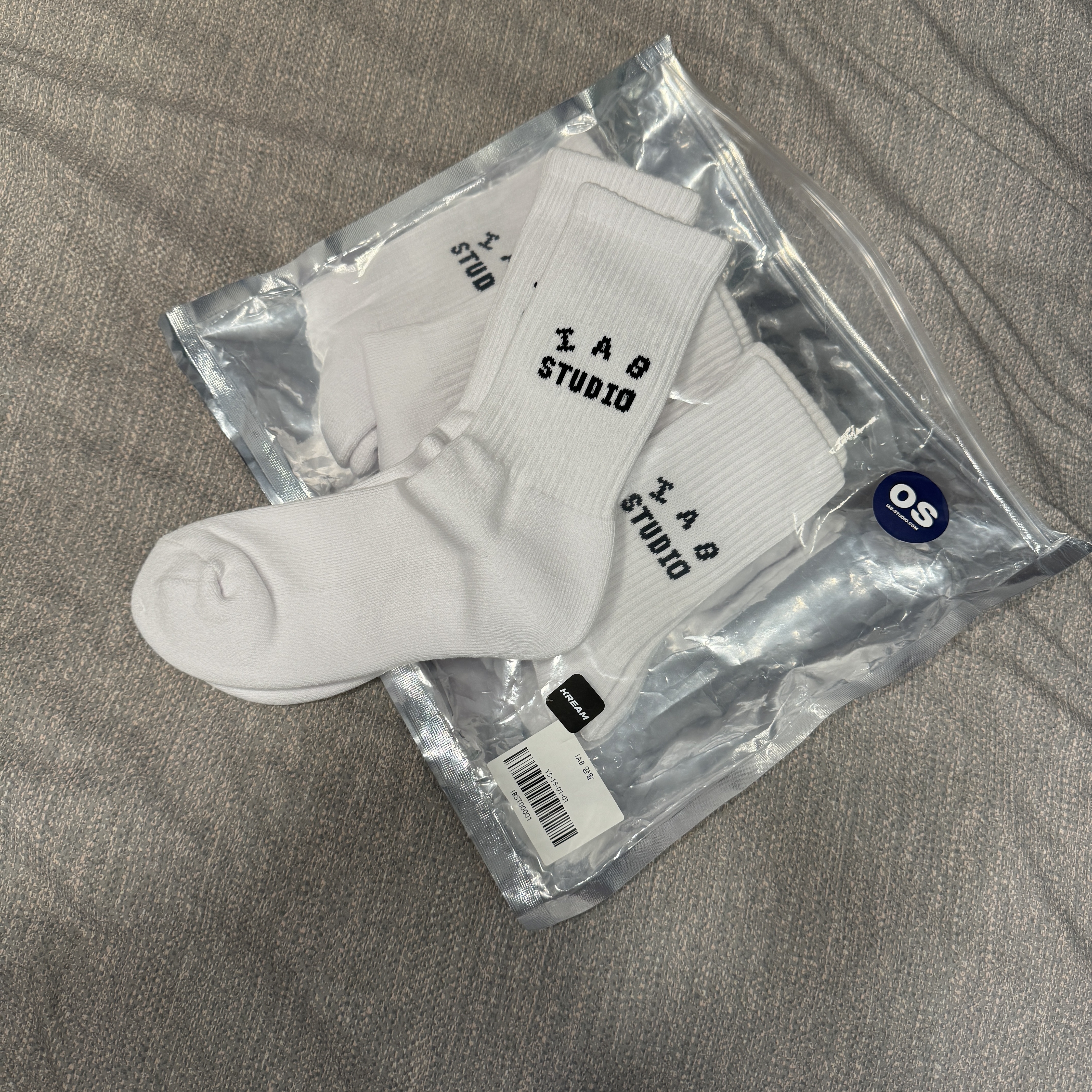 IAB Studio Socks White (5 Pack) 착용 스타일