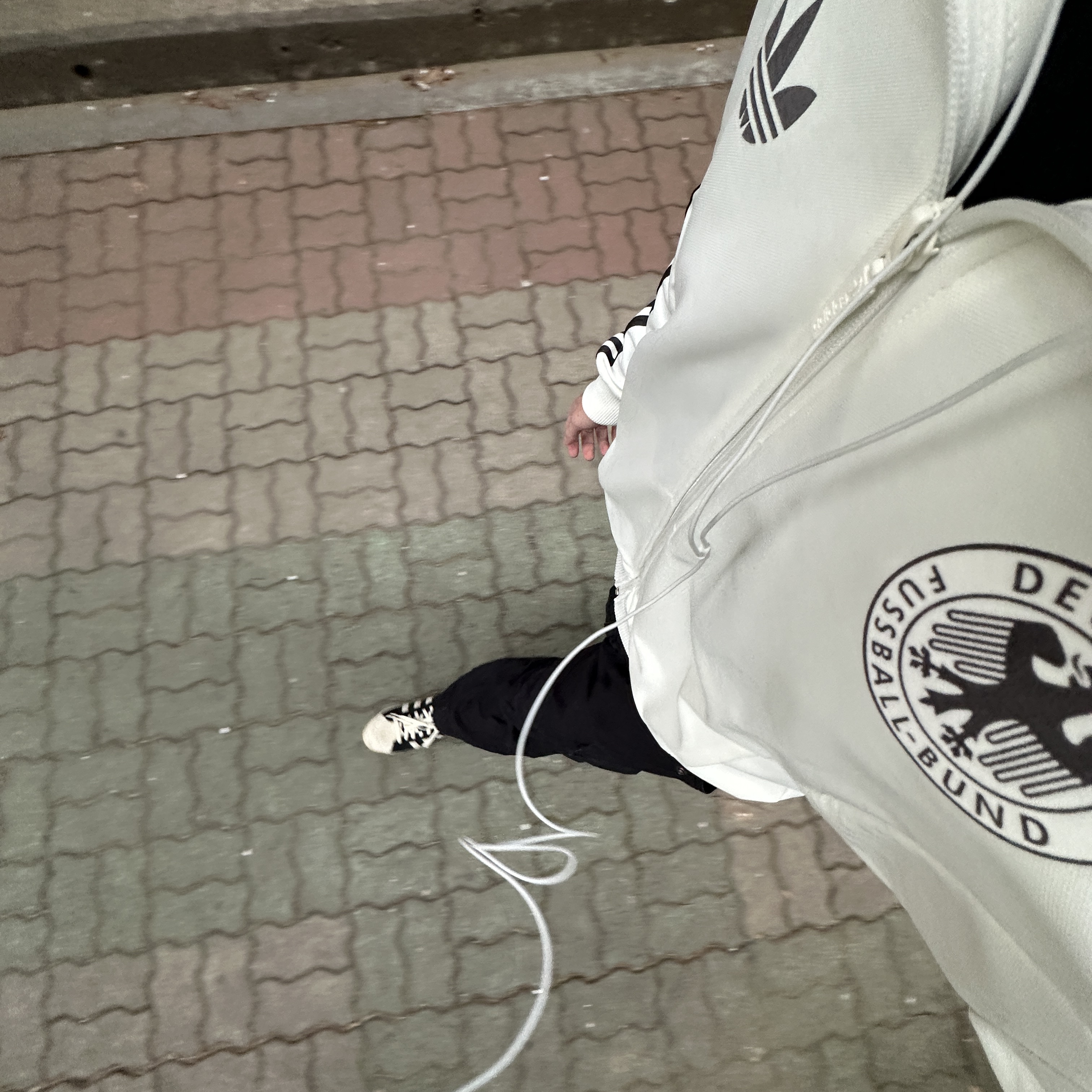 Adidas Superstar 82 Black White, Adidas German Beckenbauer Track Top Off White - KR Sizing 착용 스타일