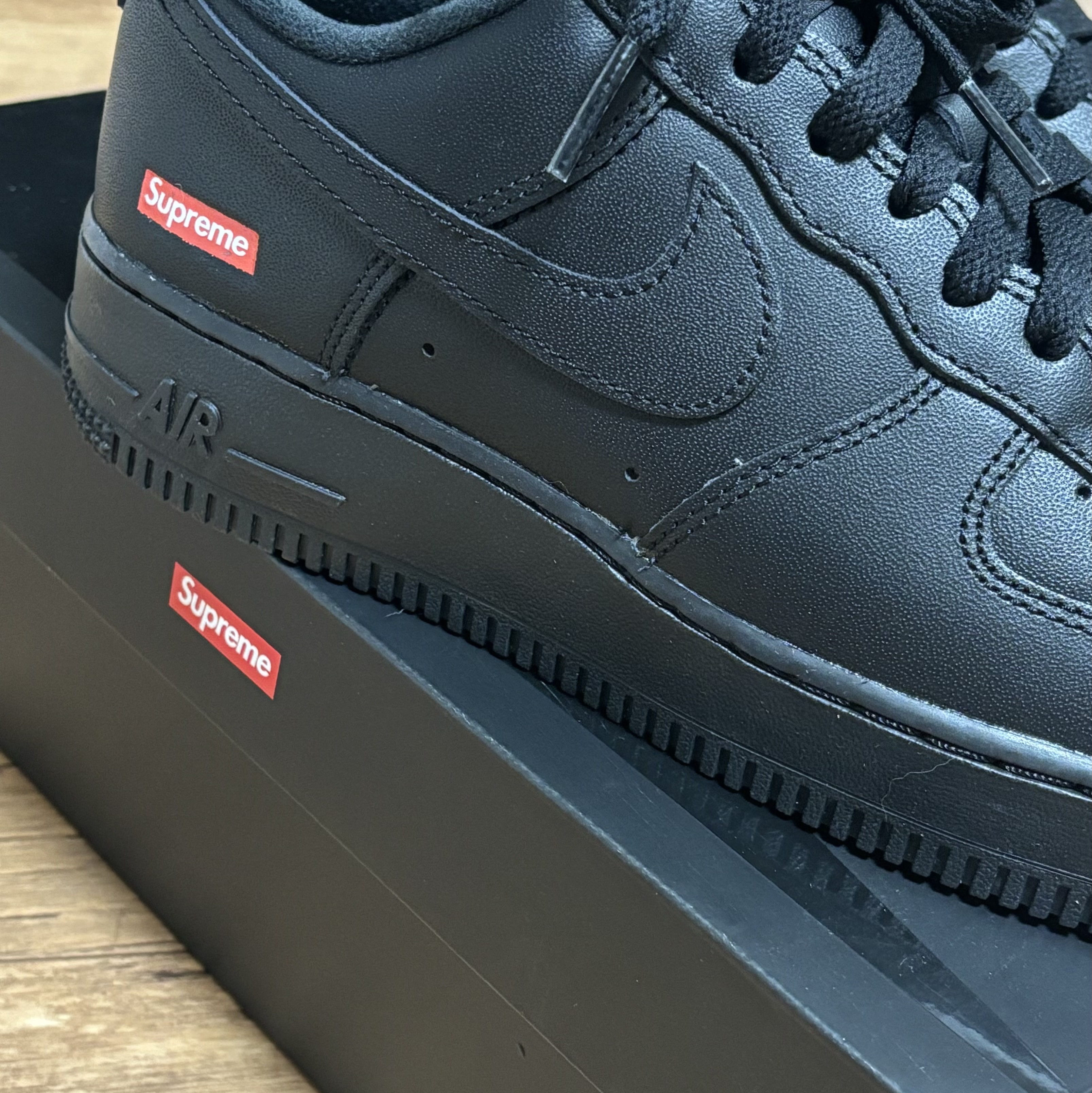 Nike x Supreme Air Force 1 Low Black 착용 스타일