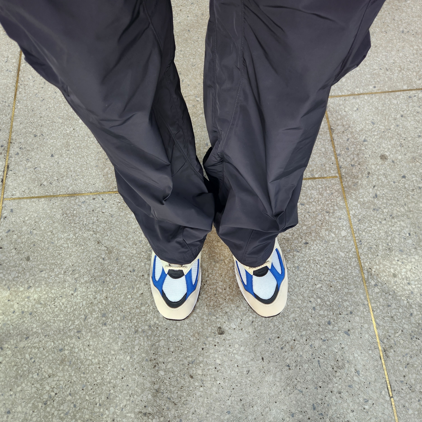 New Balance 990v2 Made in USA White Blue 착용 스타일 - 2