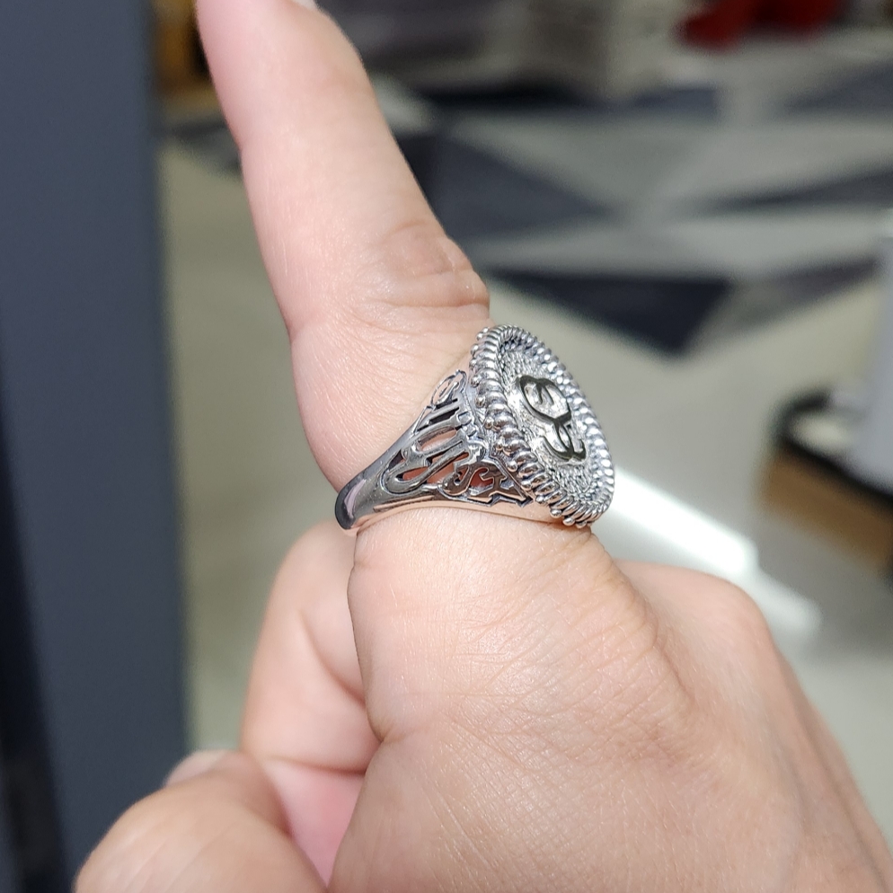 Stussy Sovereign Ring Sterling Silver 착용 스타일 - 2