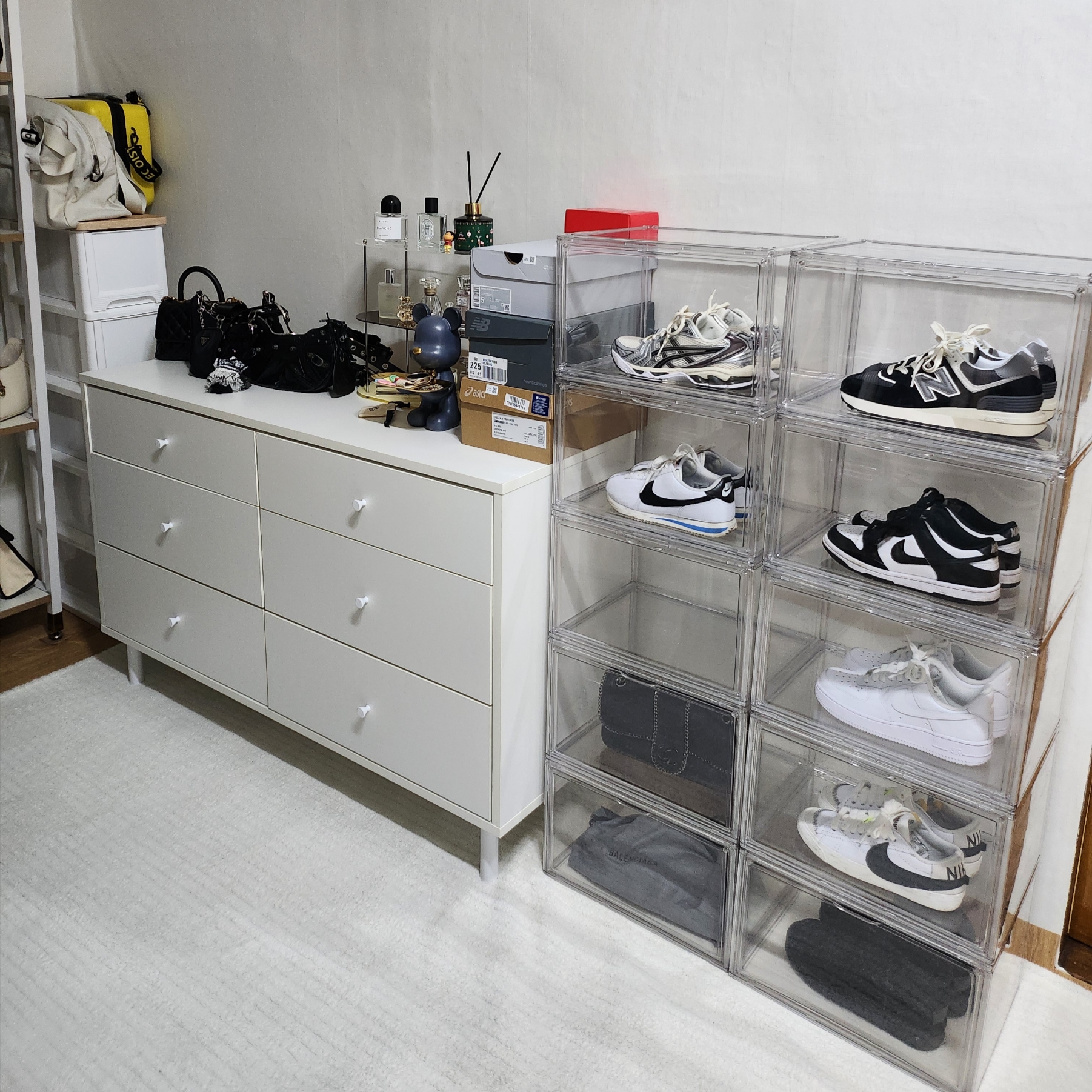 Asics Gel-Kayano 14 Cream Black, New Balance 574 Legacy Black 착용 스타일 - 2