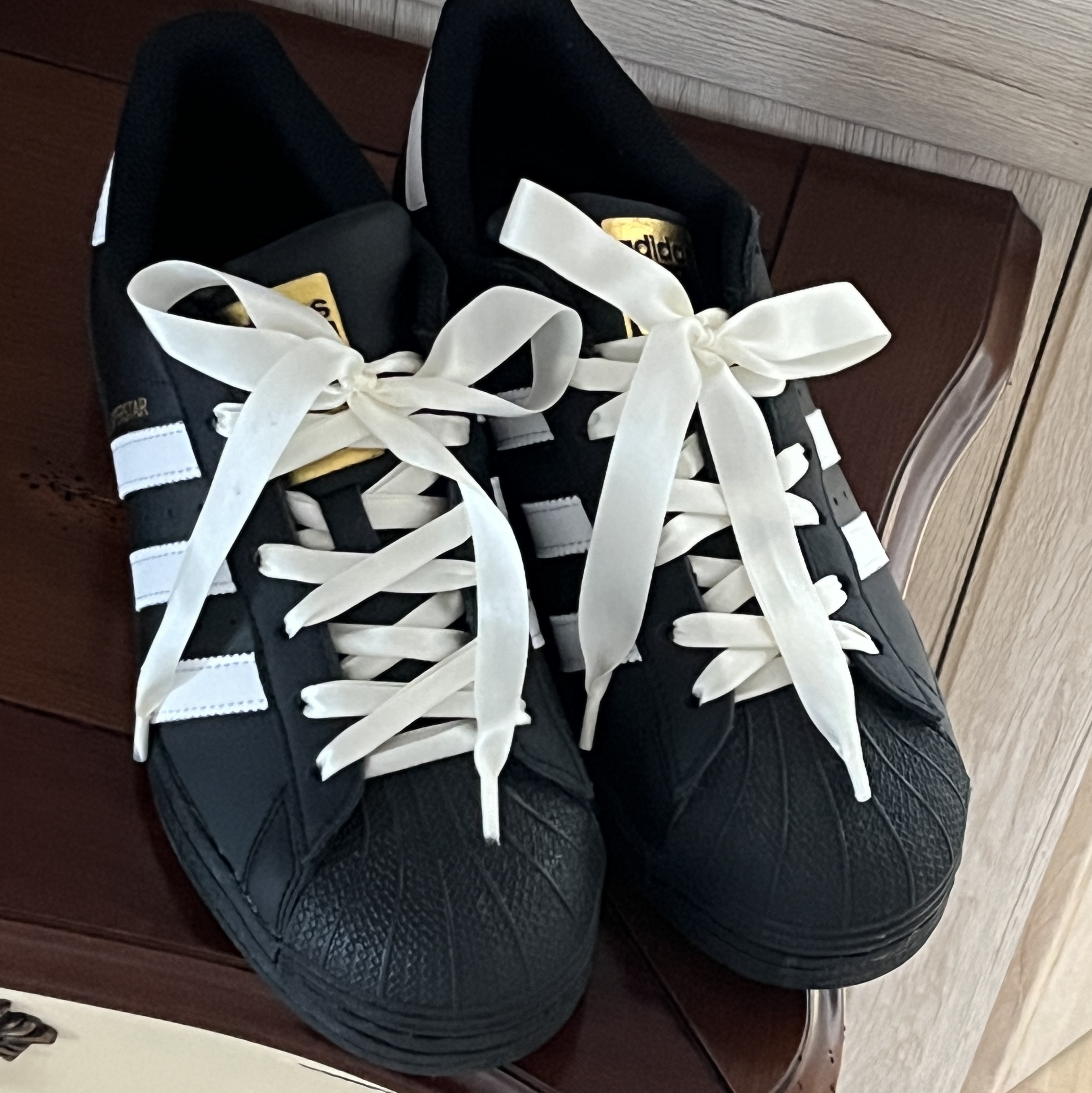 (J) Adidas Superstar Black White 착용 스타일