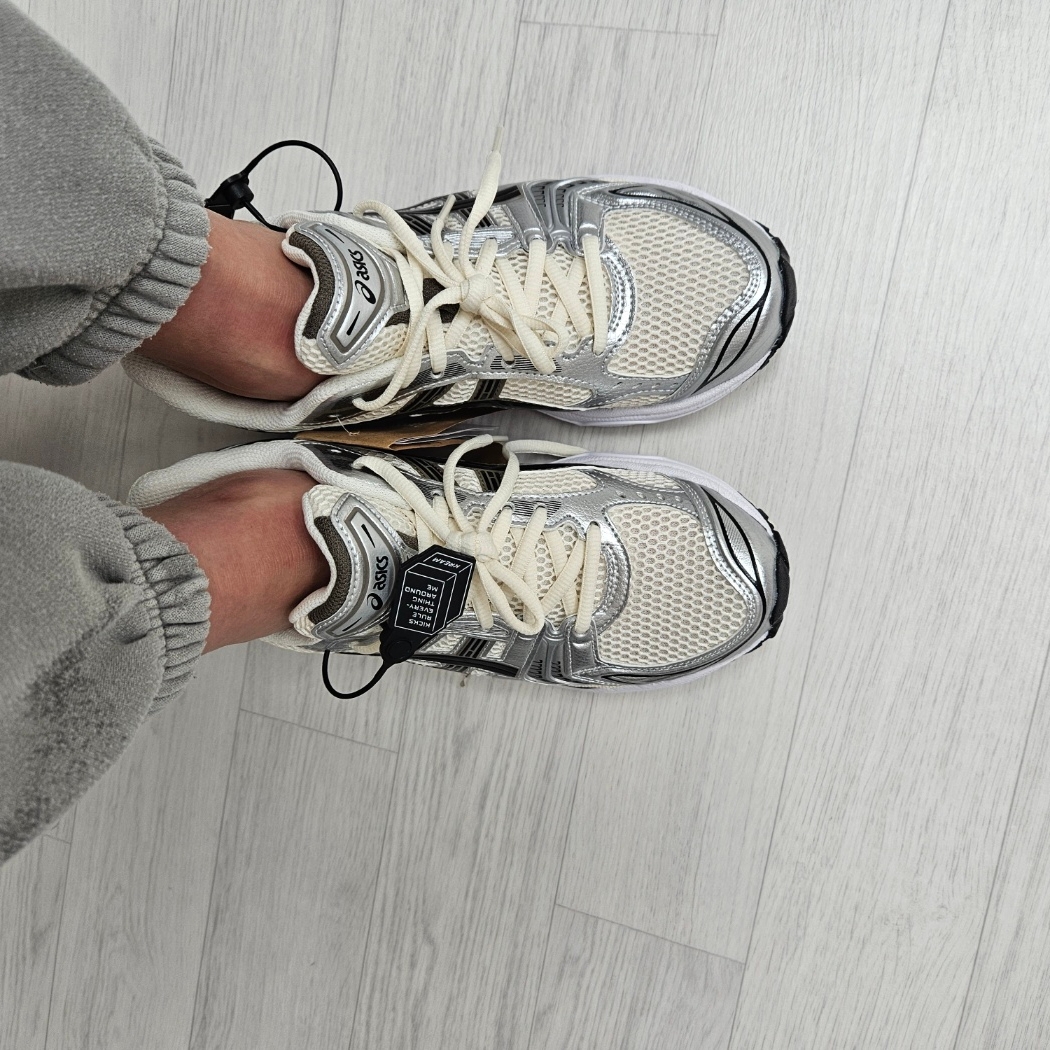 Asics Gel-Kayano 14 Cream Black 착용 스타일