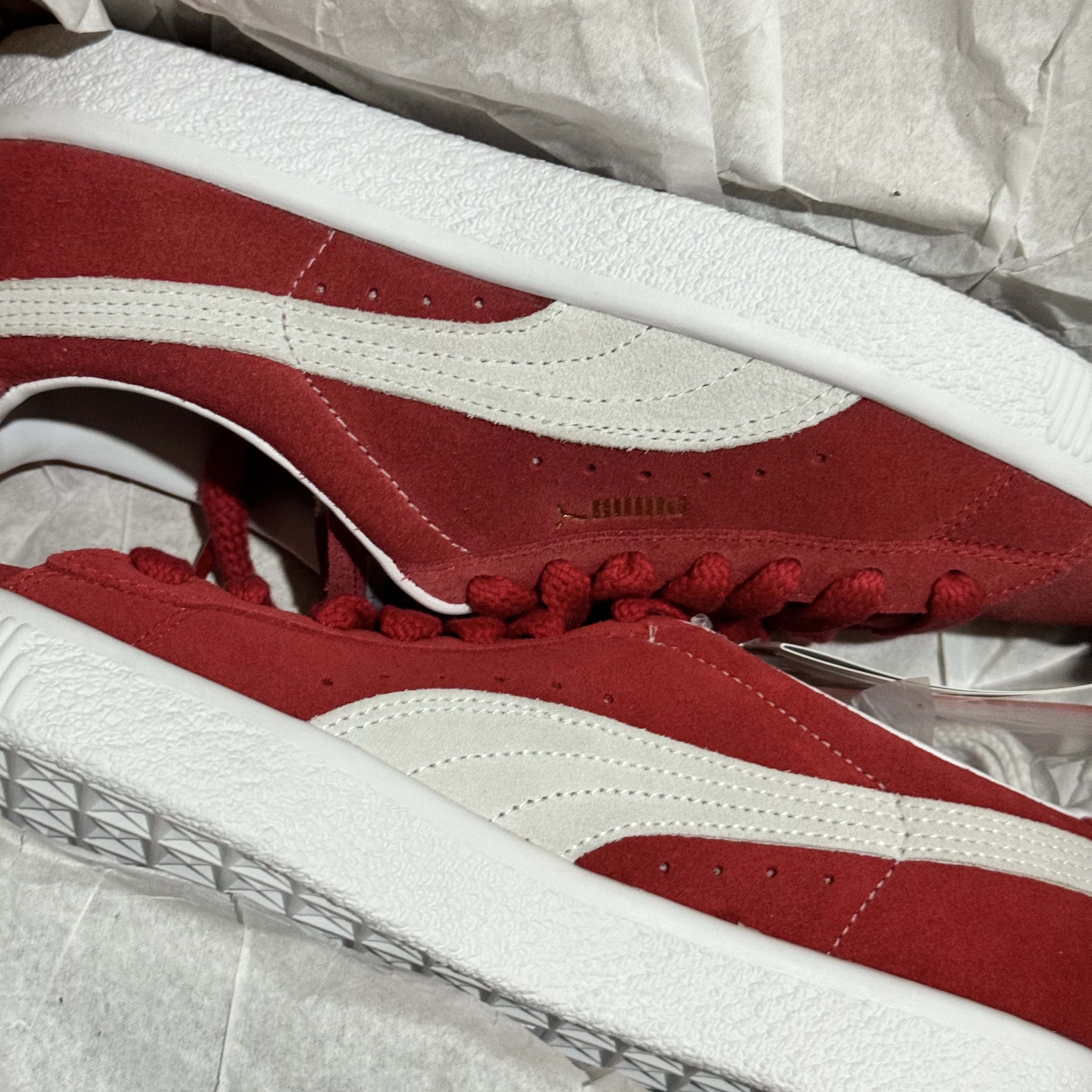 Puma Suede VTG High Risk Red 착용 스타일