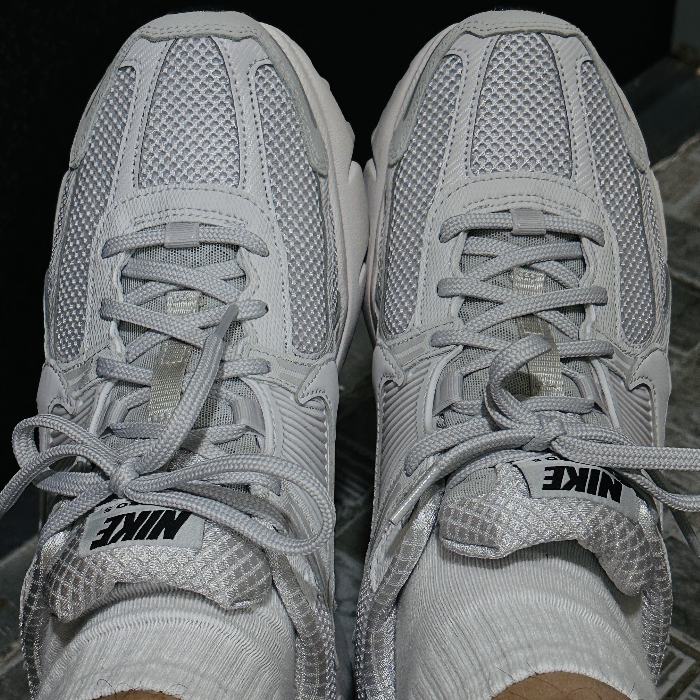 Nike Zoom Vomero 5 SP Vast Grey 2023 착용 스타일 - 1