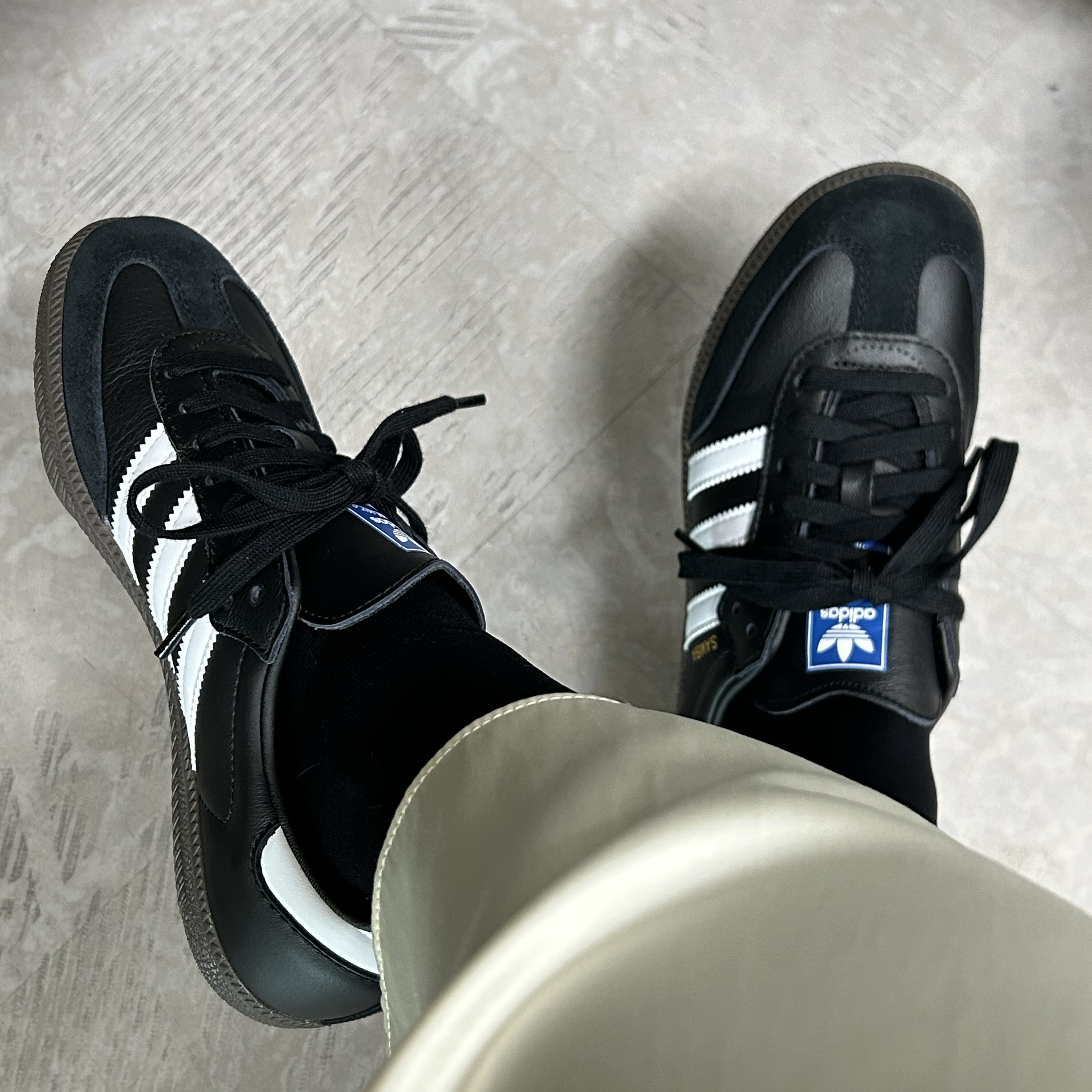 Adidas Samba OG Black White Gum 착용 스타일