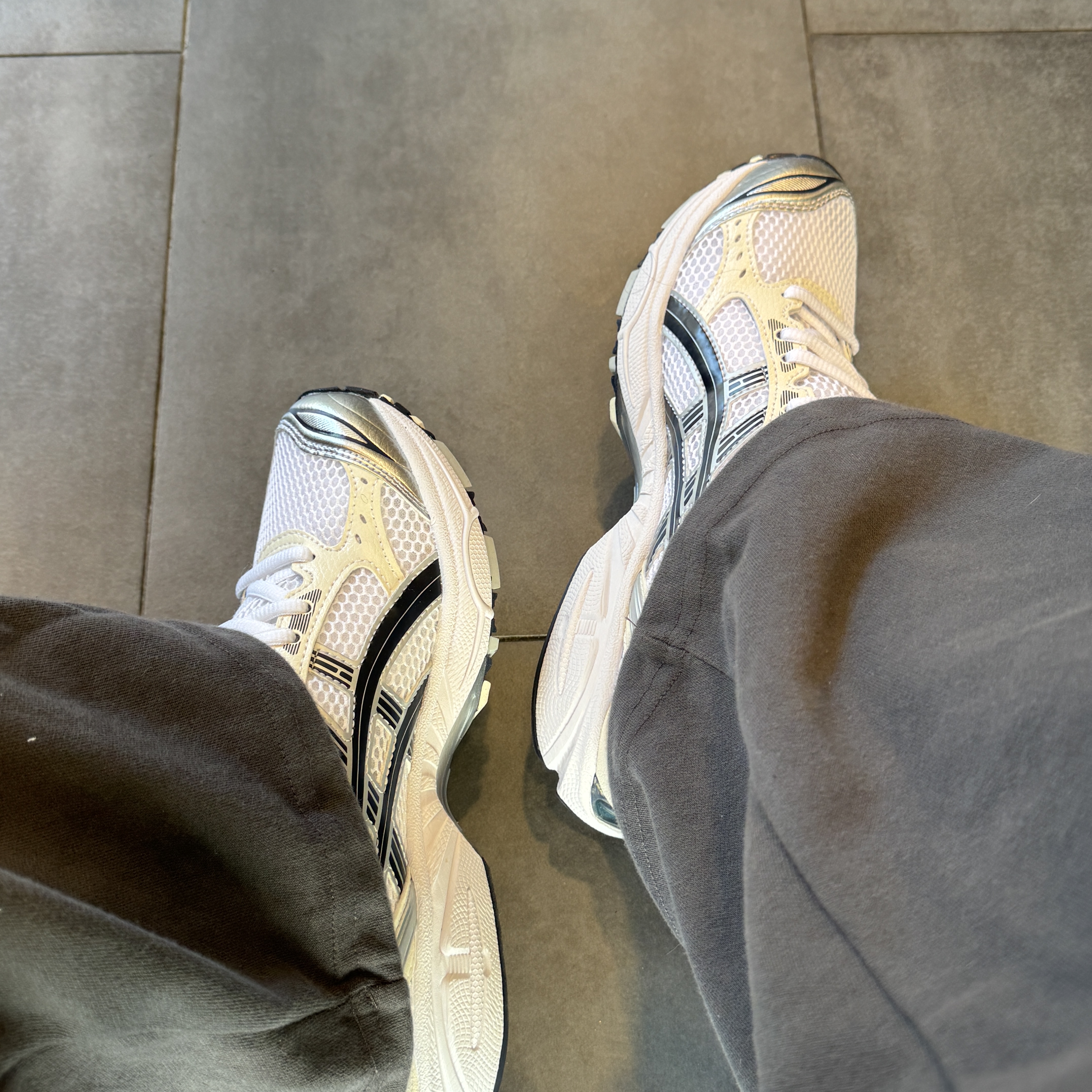(W) Asics Gel-Kayano 14 White Midnight 착용 스타일