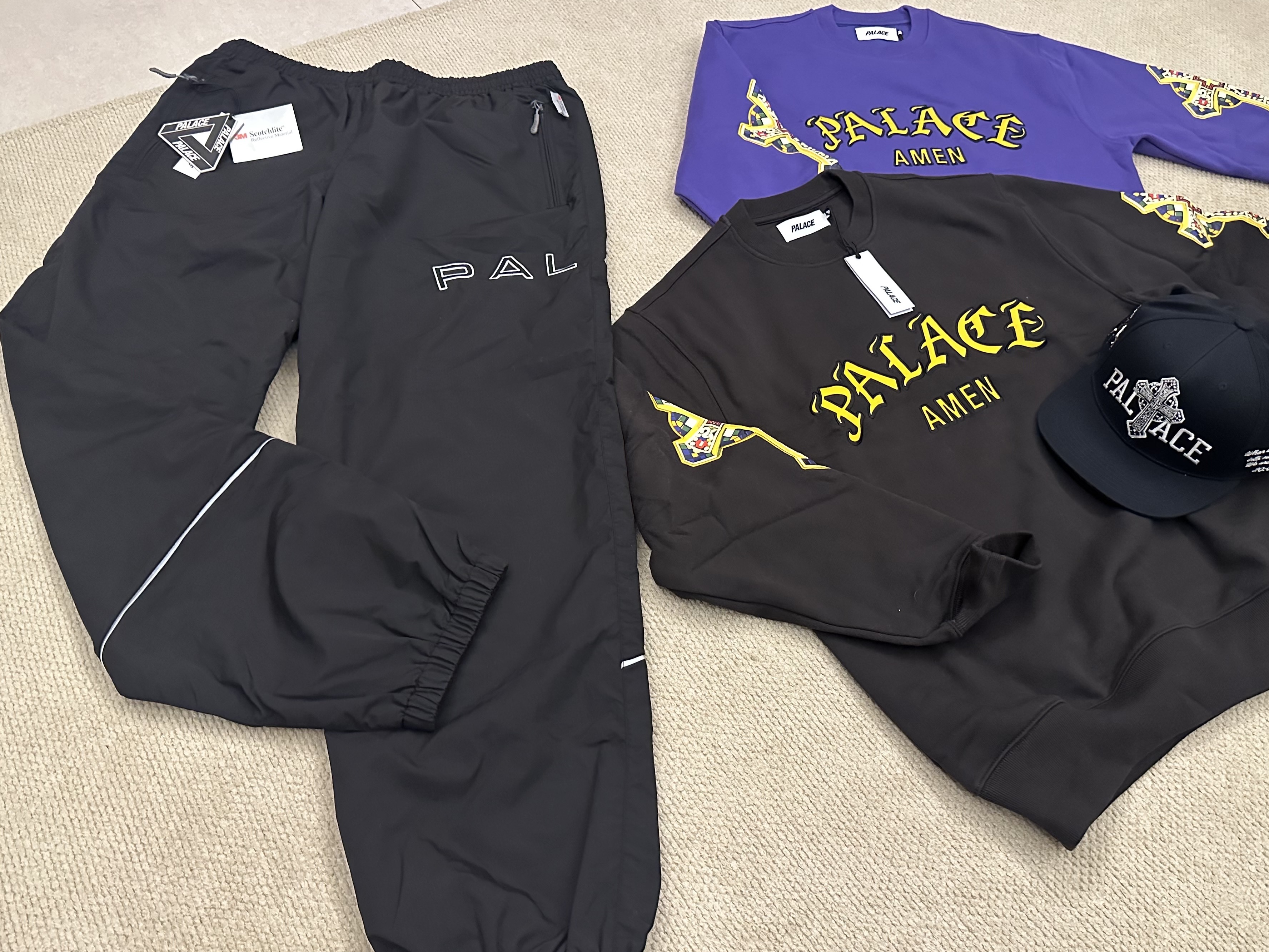 Palace Saints Crew Deeper Blue - 24SS, Palace Saints Crew Black - 24SS 착용 스타일 - 2