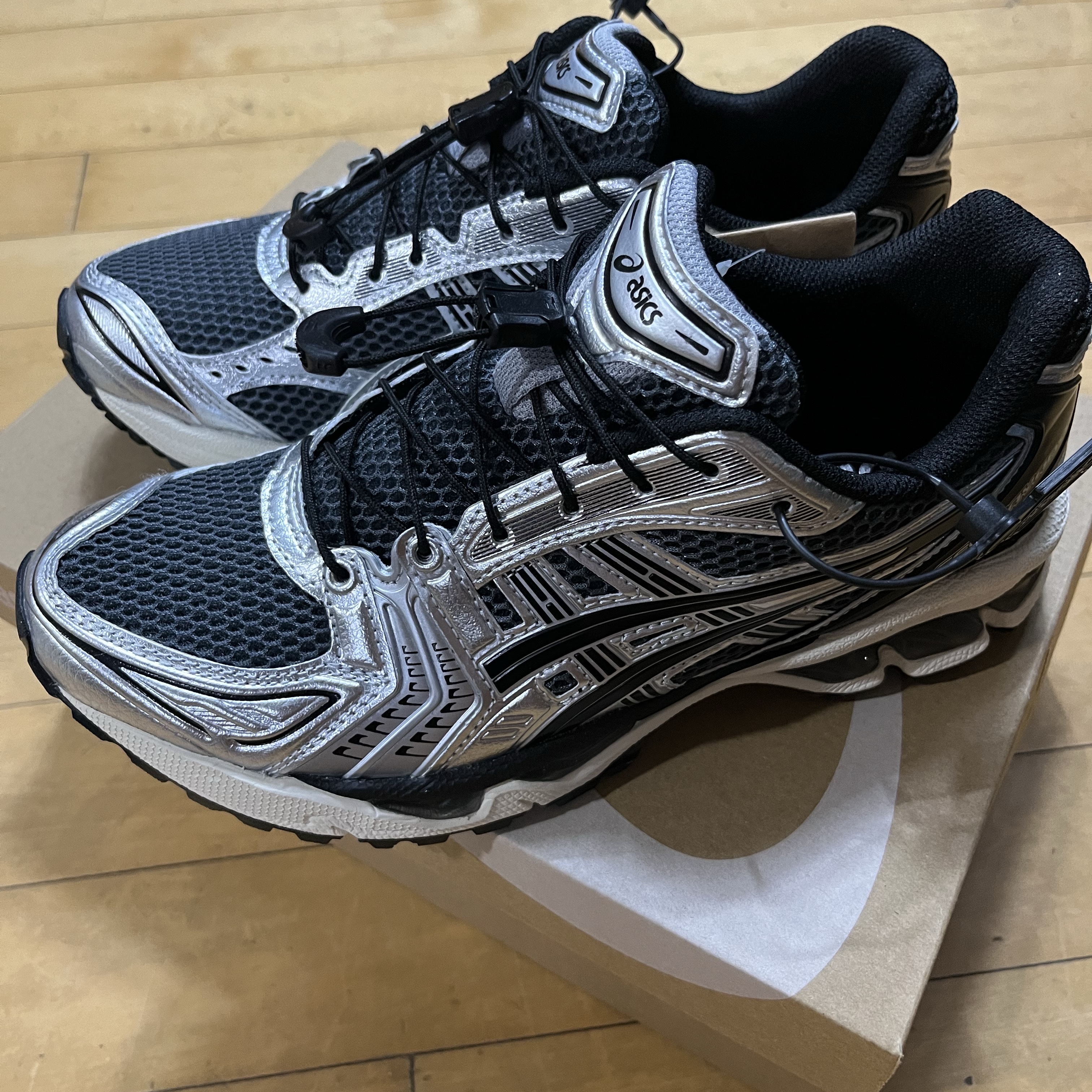 Asics Unlimited Gel-Kayano 14 Carrier Grey Black, Asics Gel-Kayano 14 Cream Black 착용 스타일 - 2