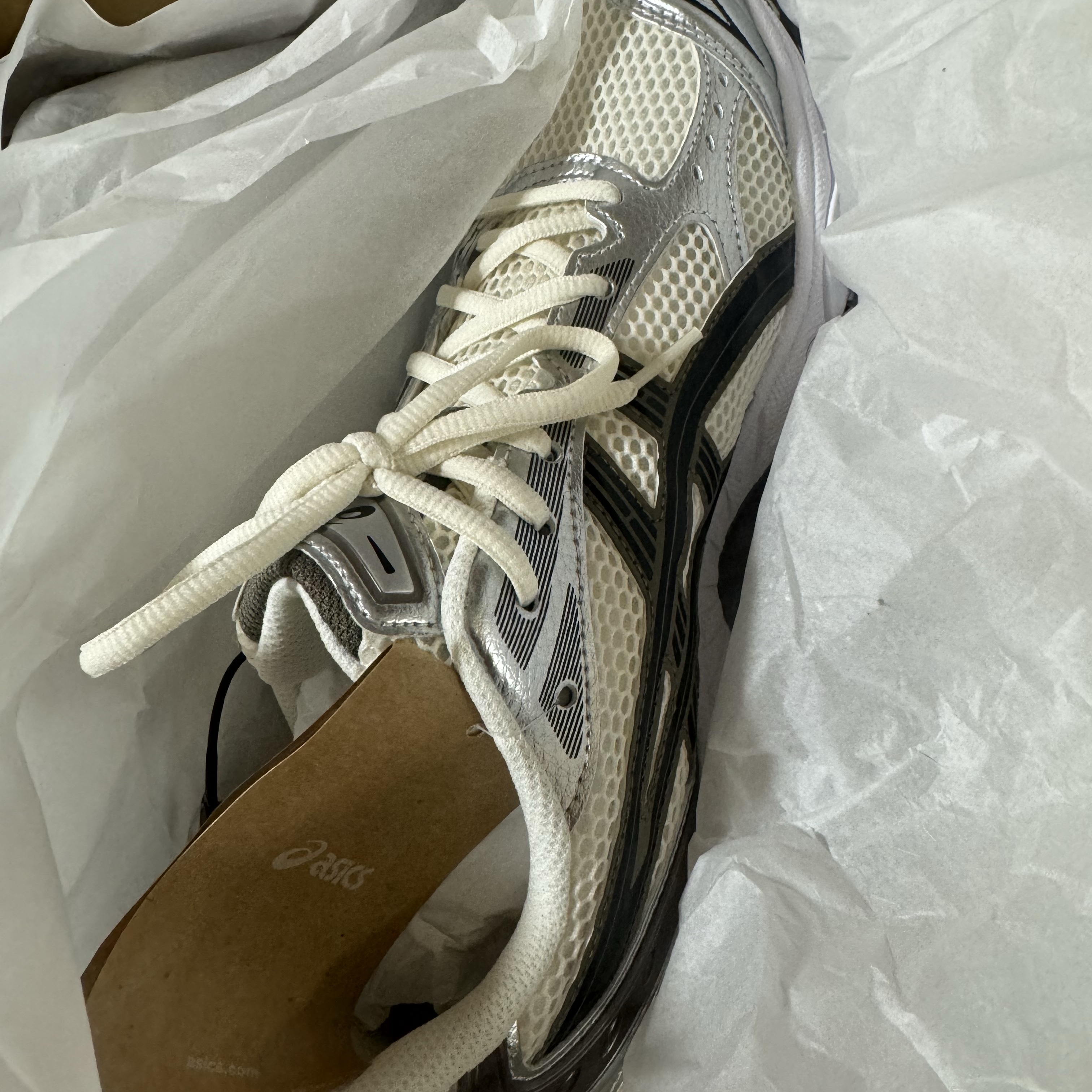 Asics Gel-Kayano 14 Cream Black 착용 스타일