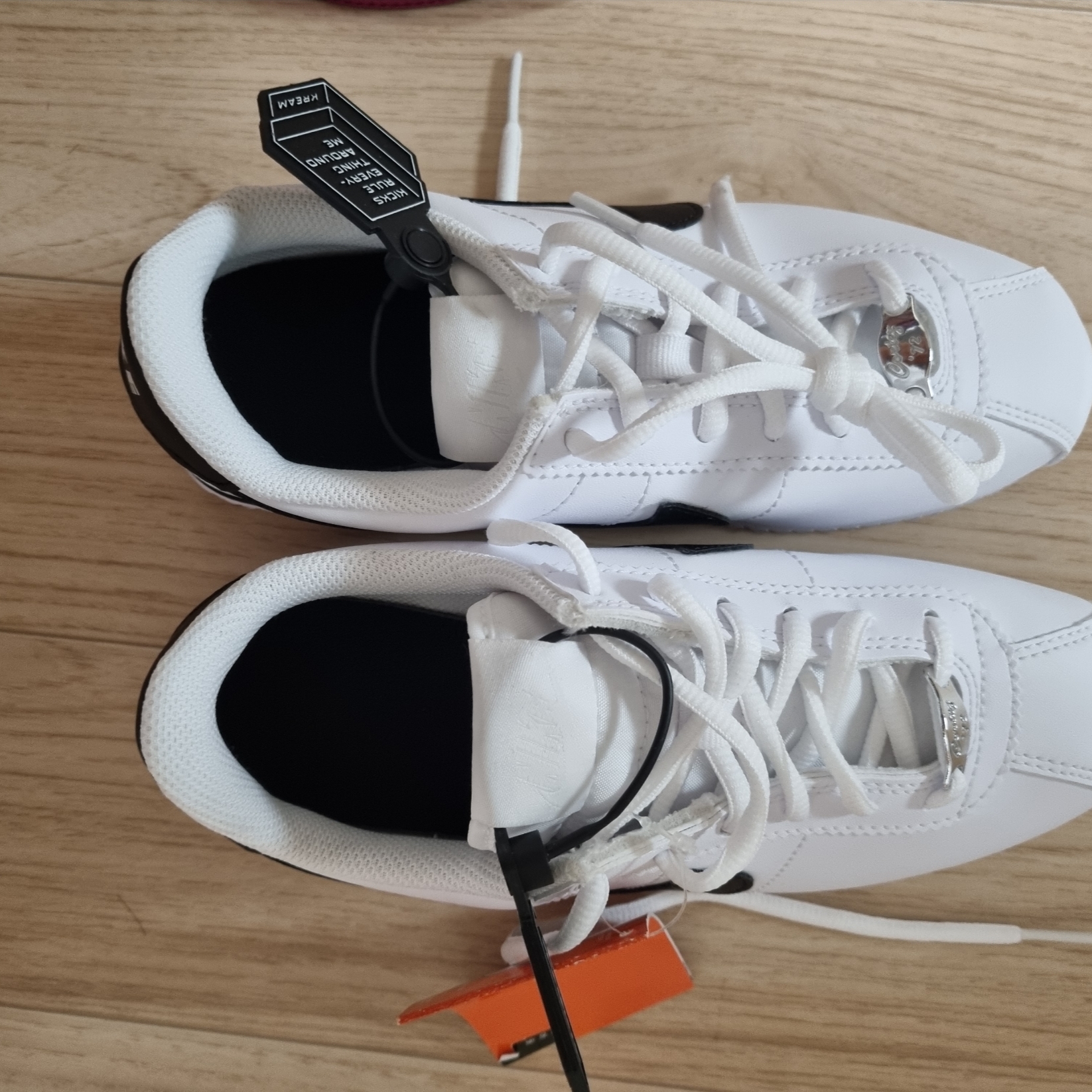 (GS) Nike Cortez Basic SL White Black 착용 스타일