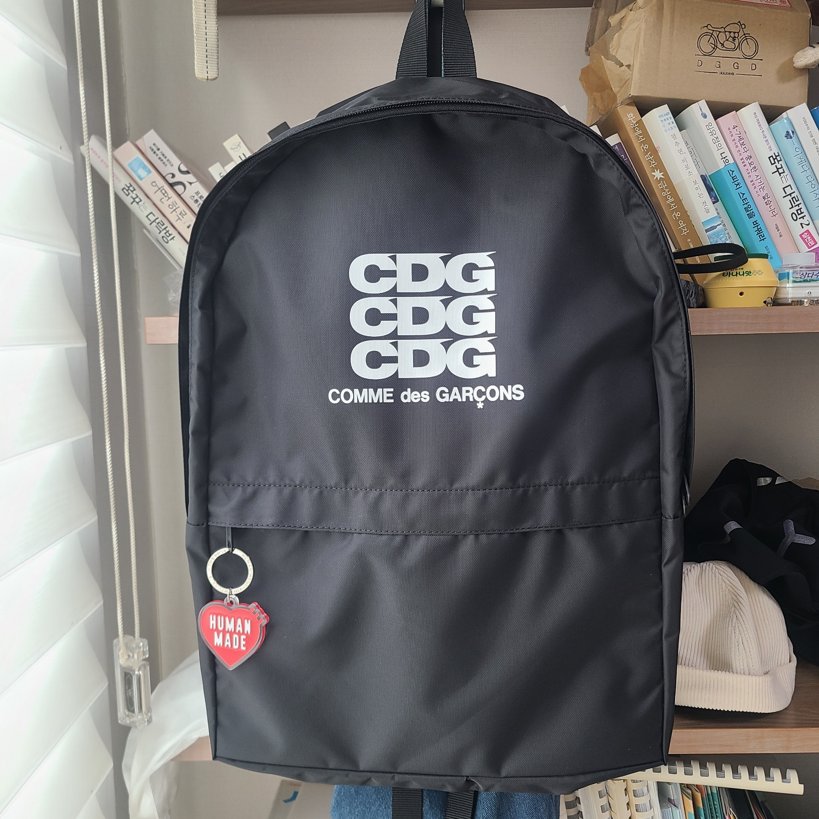 CDG Backpack Black, Human Made Heart Keyring Red 착용 스타일
