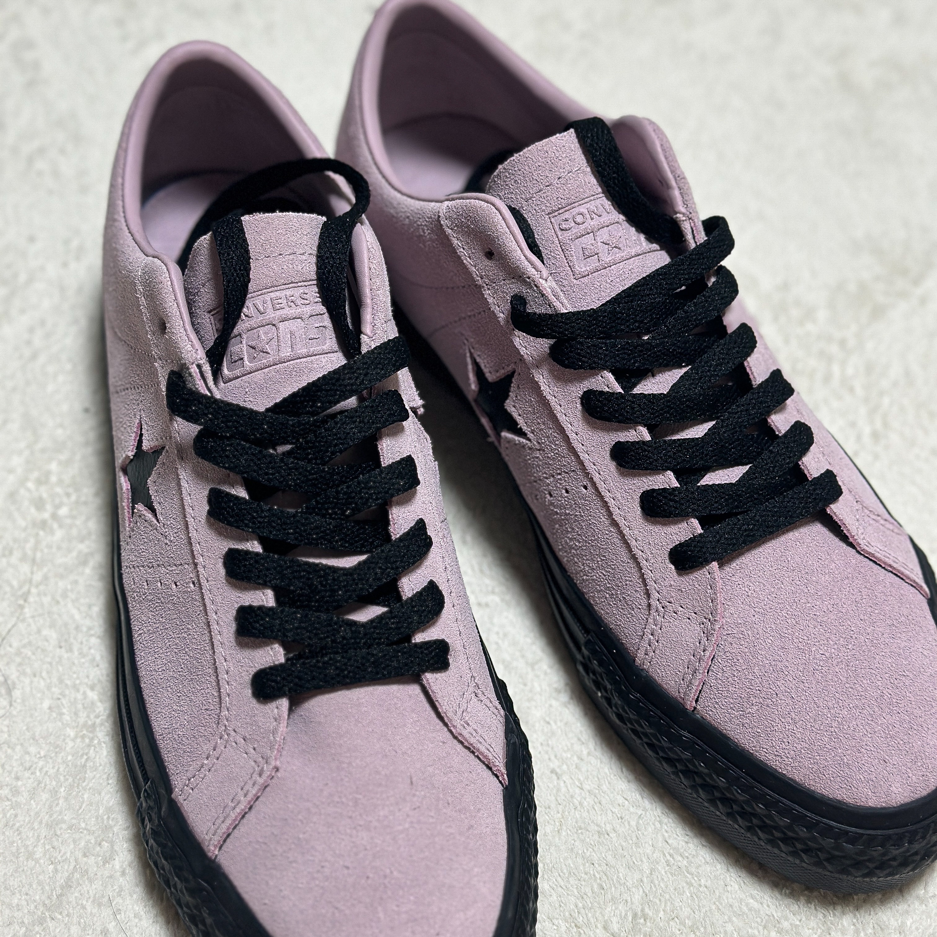 Converse One Star Pro Classic Suede Phantom Violet 착용 스타일 - 1