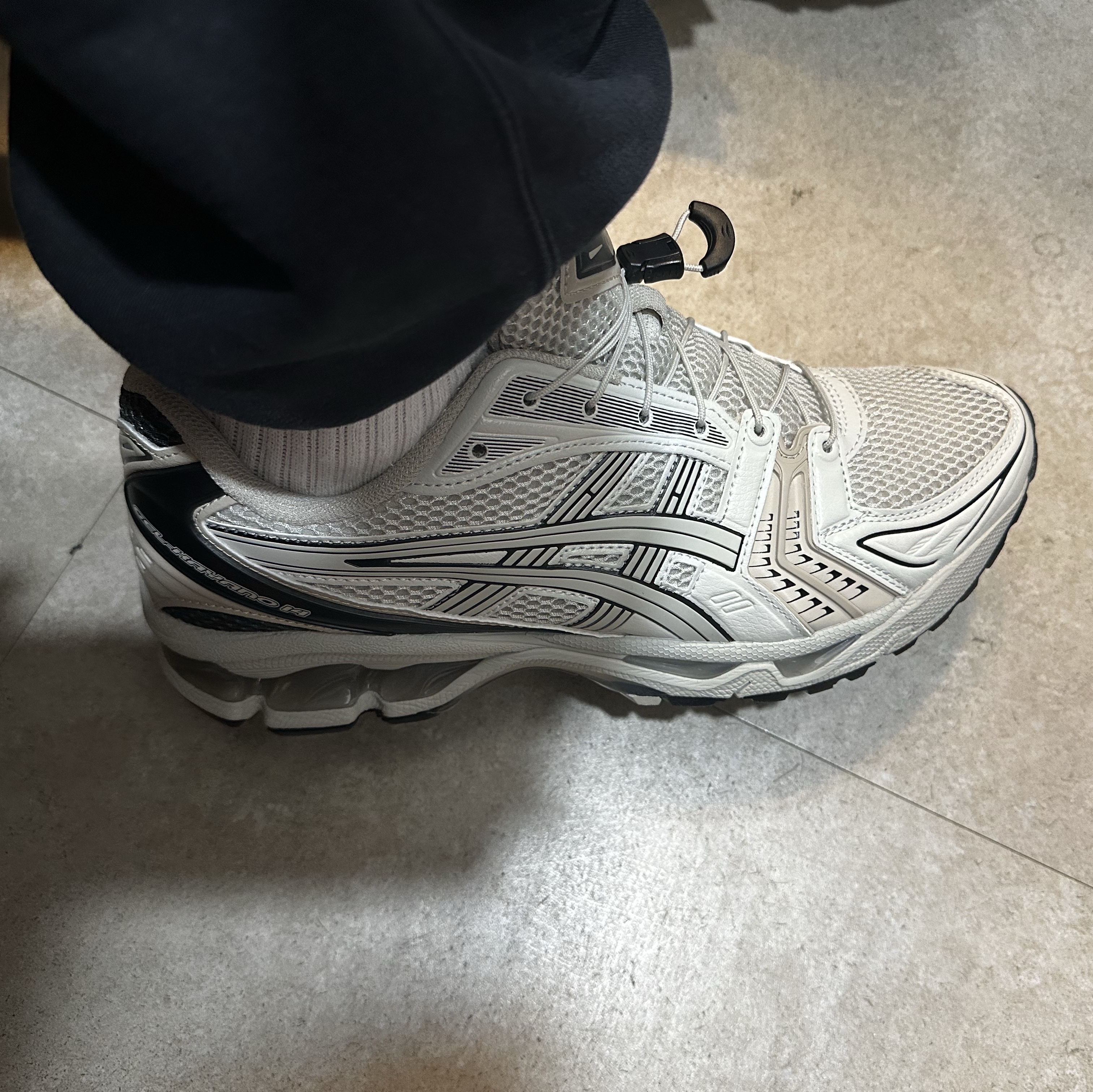 Asics Unlimited Gel-Kayano 14 Carrier Grey Black, Asics Unlimited Gel-Kayano 14 Smoke Grey 착용 스타일 - 3
