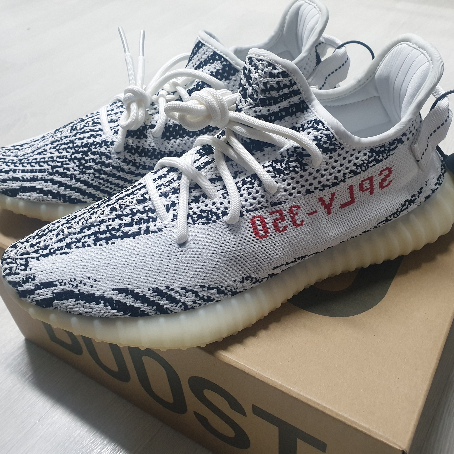 Adidas Yeezy Boost 350 V2 Zebra 2017/2019/2020 착용 스타일