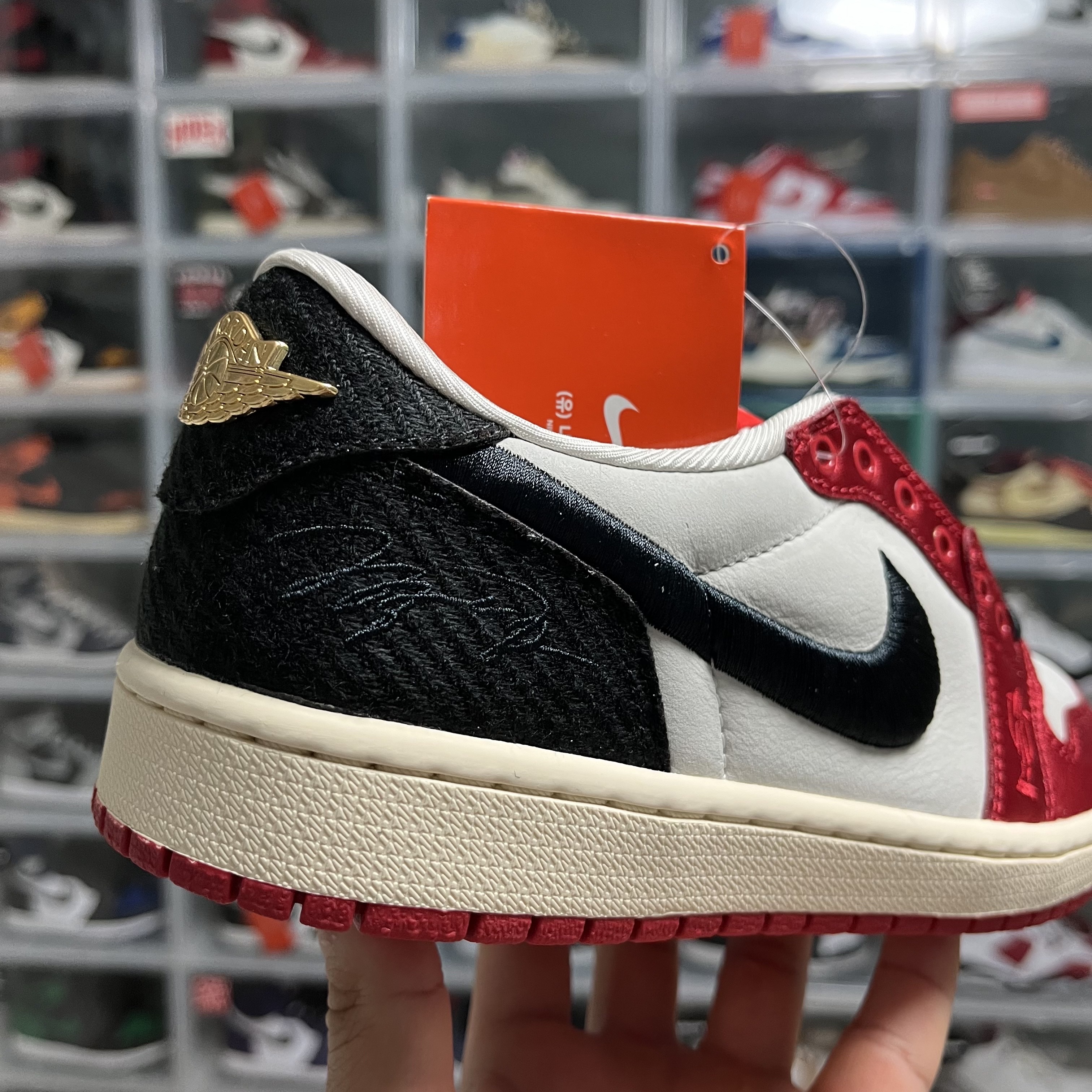 Jordan 1 x Trophy Room Retro Low OG SP Sail Varsity Red 착용 스타일 - 4
