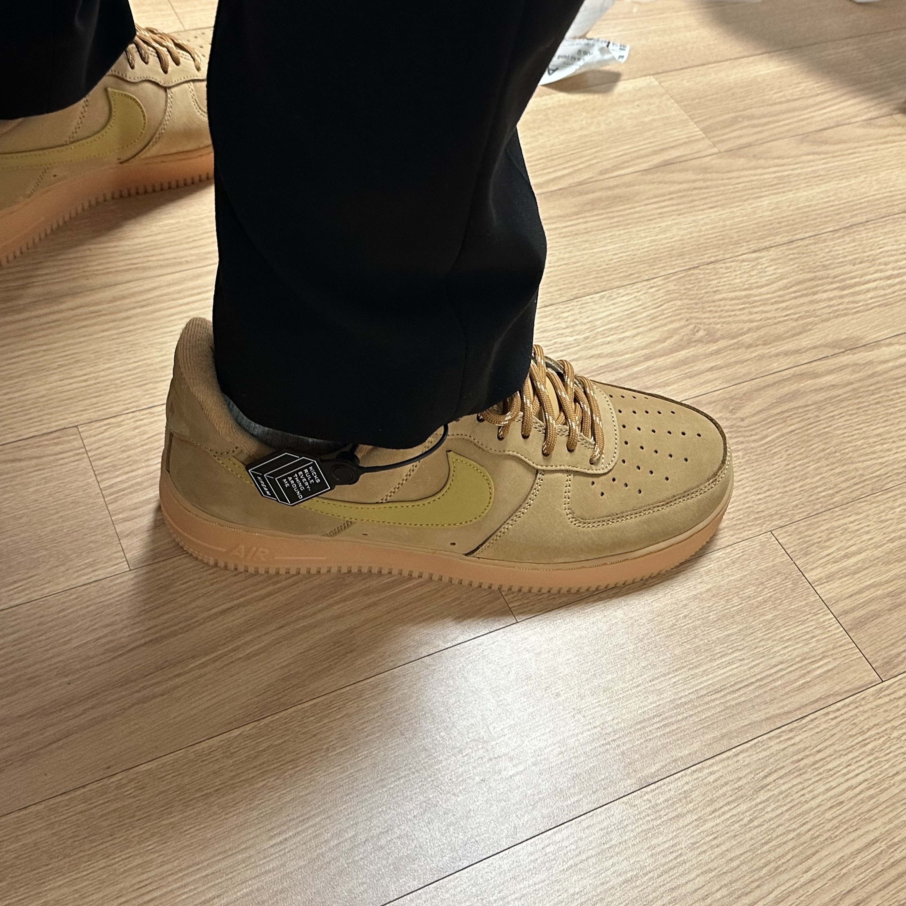 Nike Air Force 1 '07 WB Flax 착용 스타일