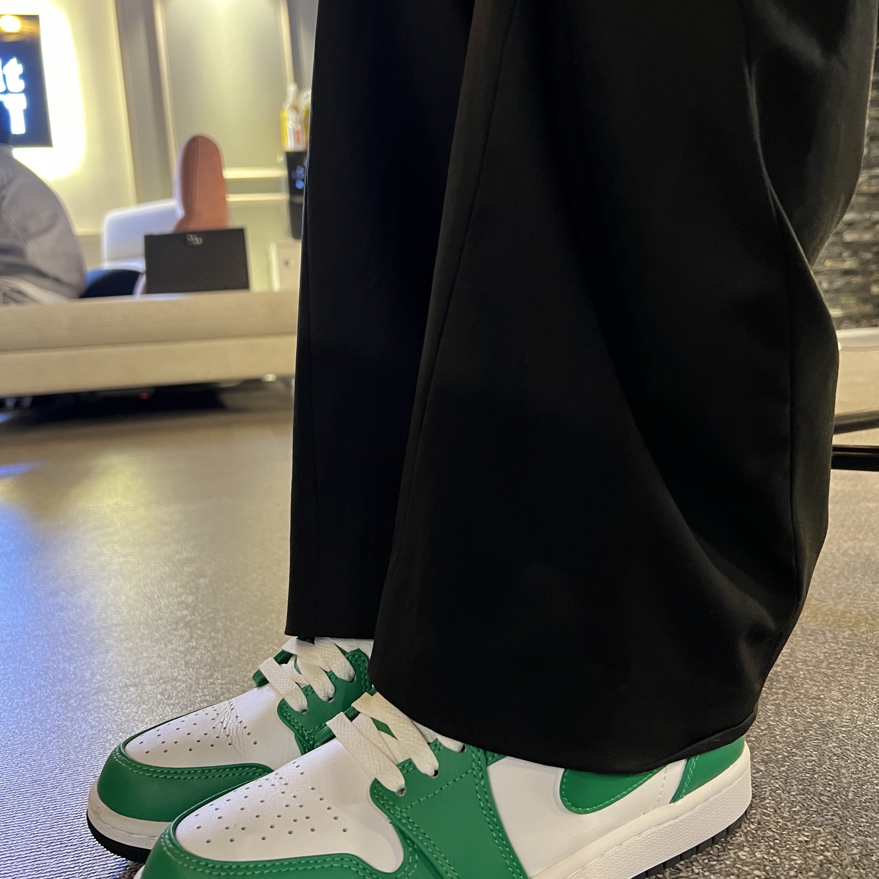Jordan 1 Mid Lucky Green, Zara x Ader Error Wide Pants Black 착용 스타일 - 1