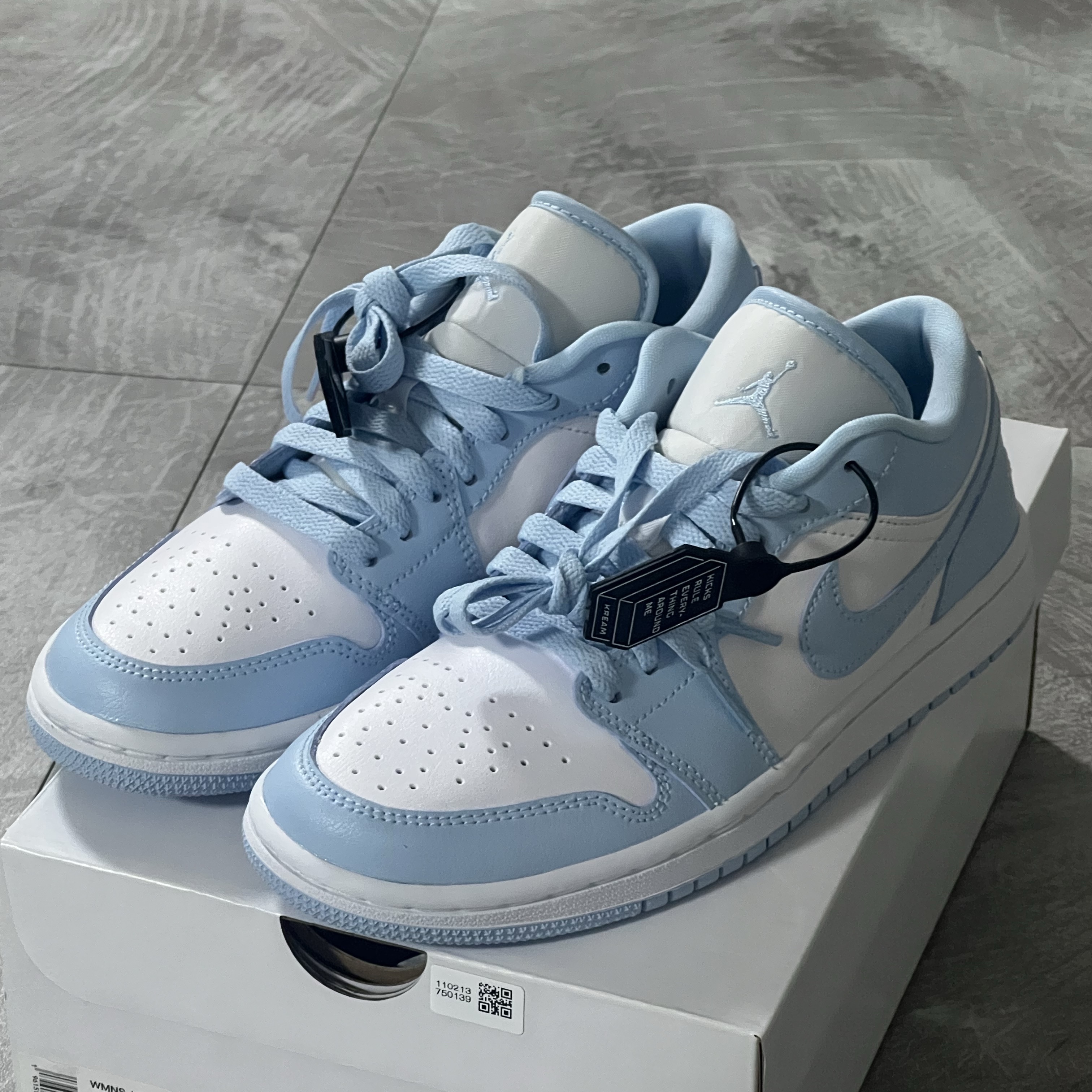 (W) Jordan 1 Low White Ice Blue 착용 스타일