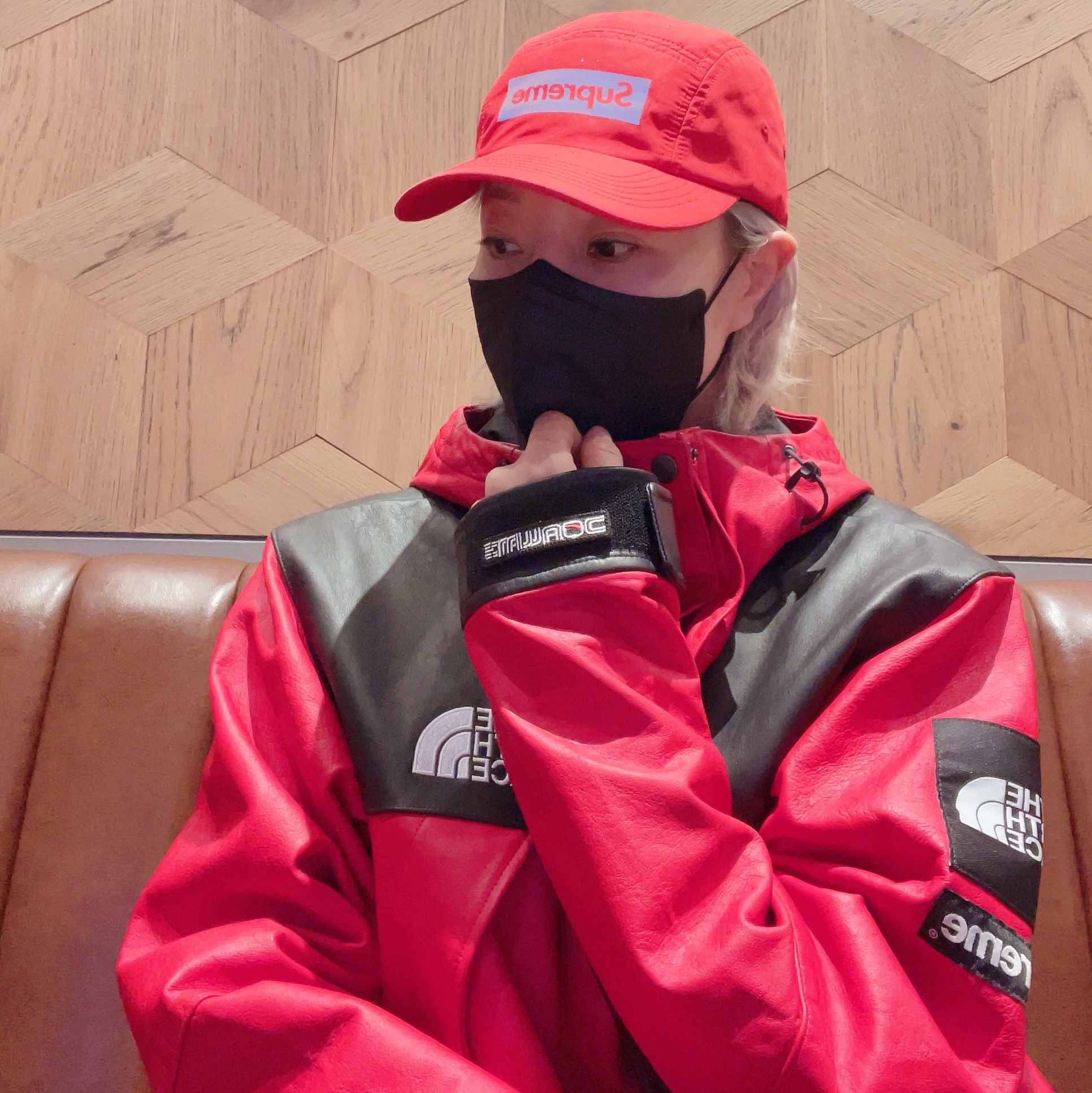 Supreme x The North Face Leather Mountain Parka Red - 18FW, Supreme Ventile Camp Cap Red - 23SS 착용 스타일