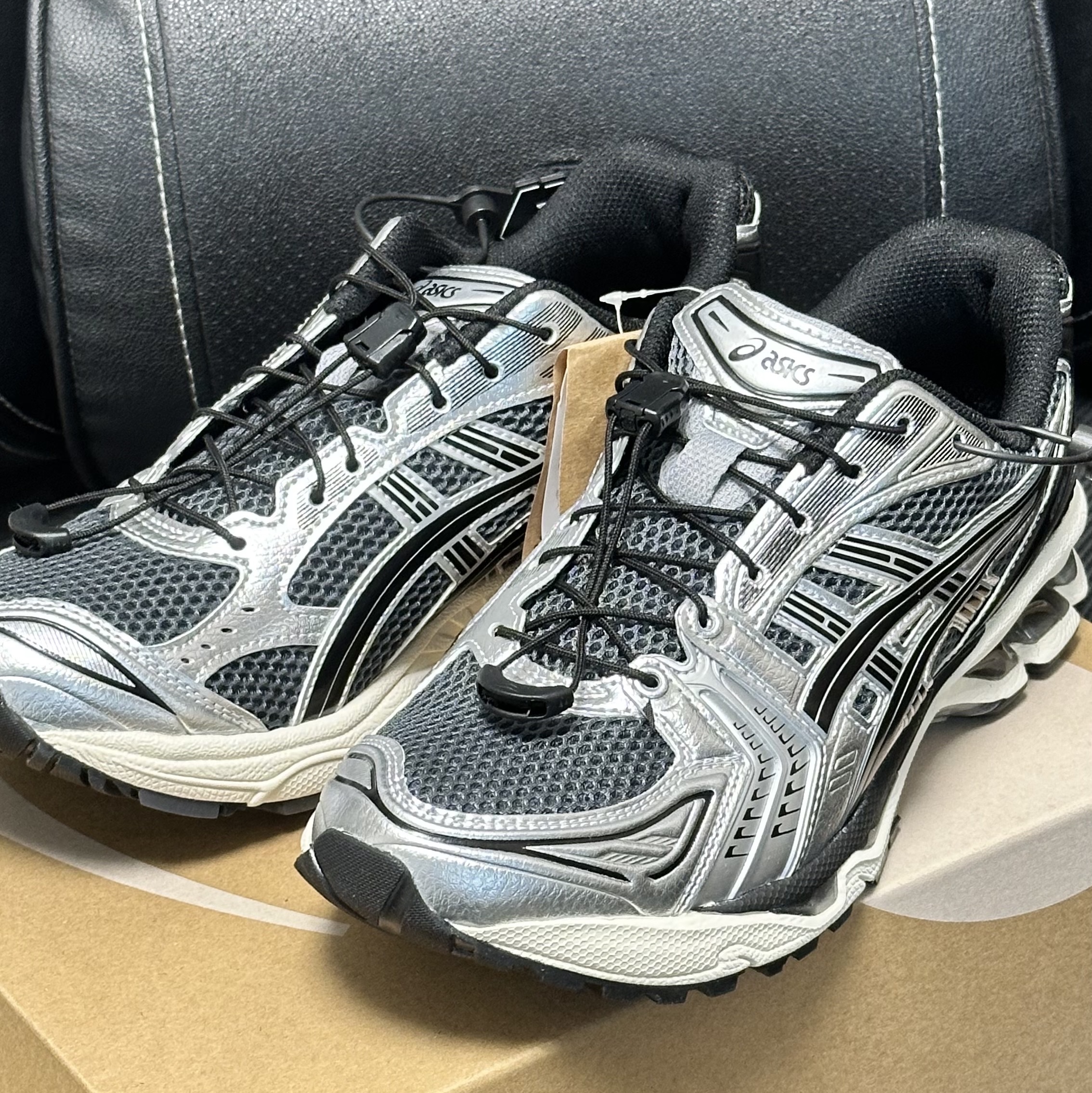 Asics Unlimited Gel-Kayano 14 Carrier Grey Black 착용 스타일
