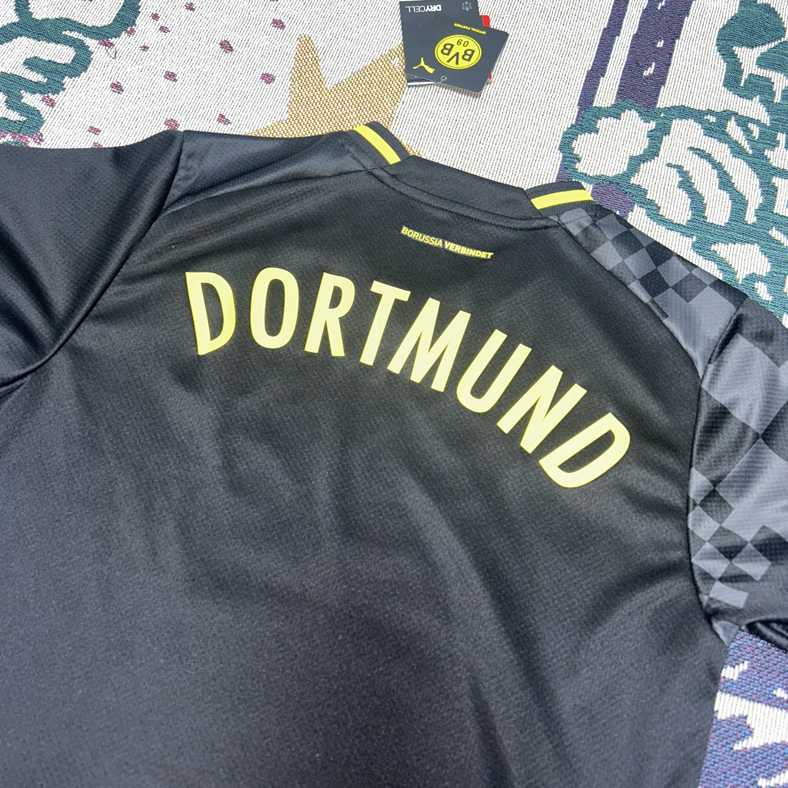Puma Borussia Dortmund 2022/23 Away Jersey Replica Black (Non Marking Ver.) 착용 스타일 - 7