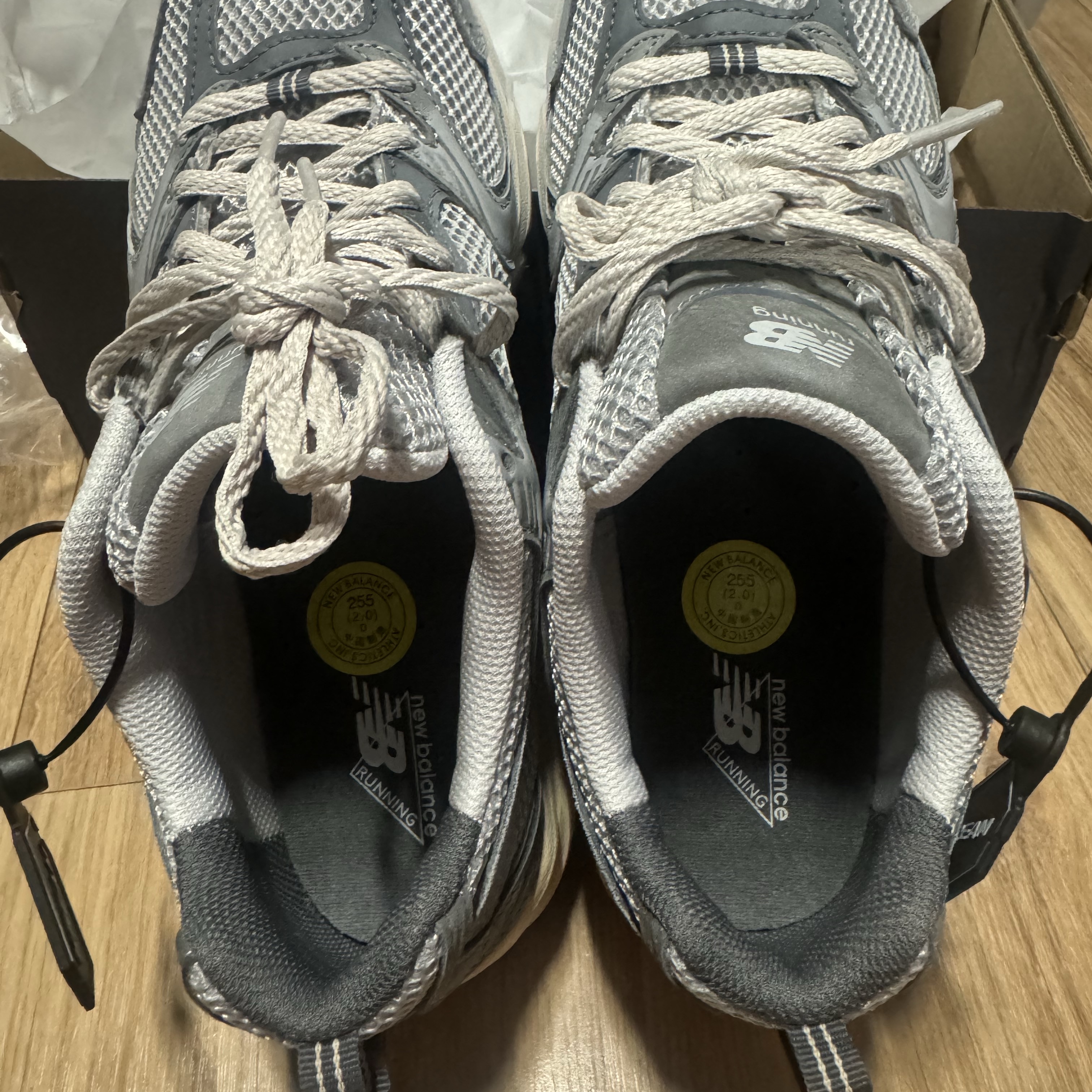 New Balance 530 Premium Vintage Grey Matter 착용 스타일