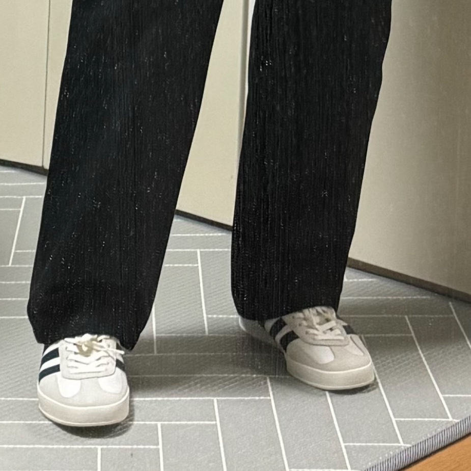 Gucci x Adidas Gazelle Sneakers White 착용 스타일 - 3