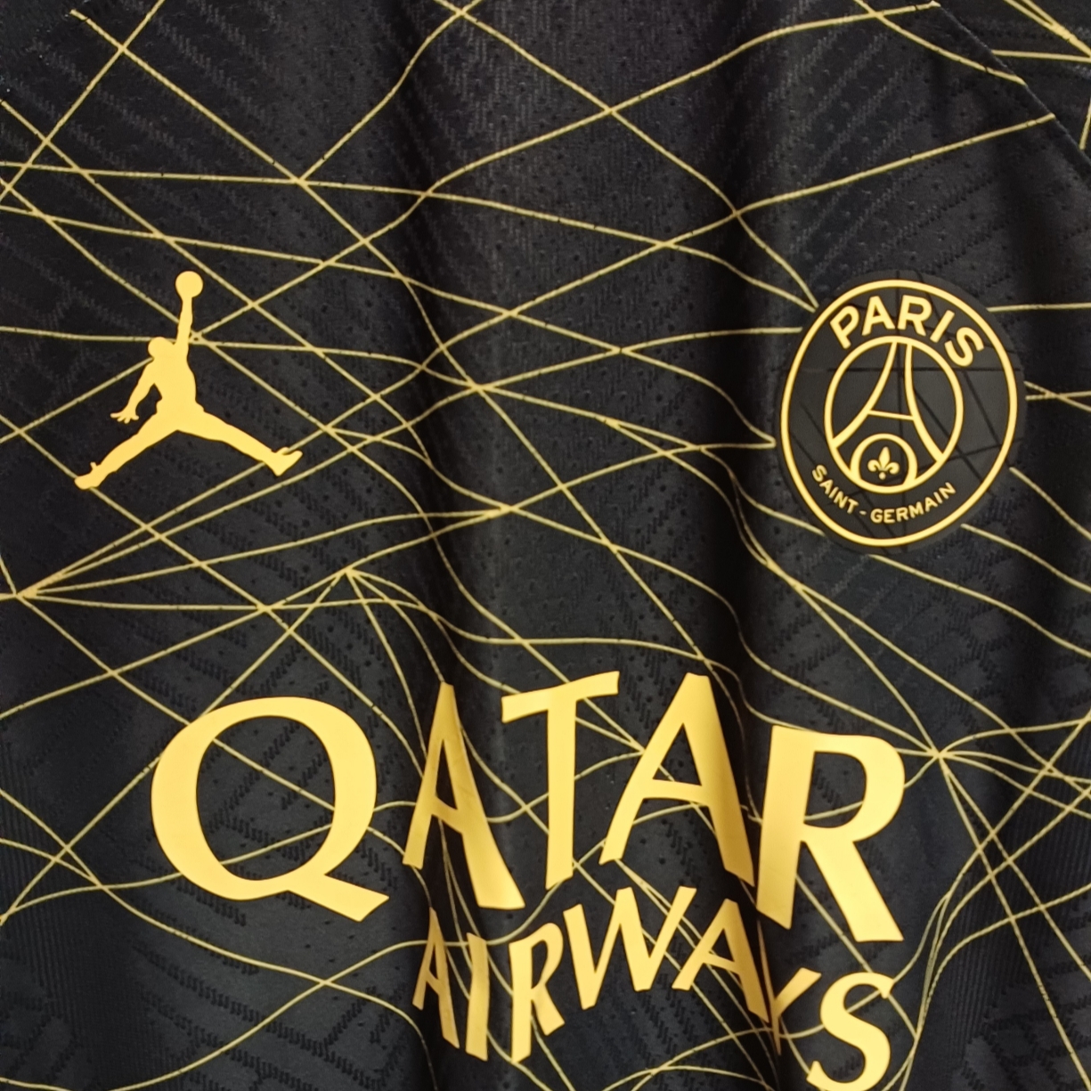 Jordan x Paris Saint-Germain 2022/23 Dri-Fit ADV Match 4th Jersey Black Tour Yellow (Non Marking Ver.) 착용 스타일 - 3