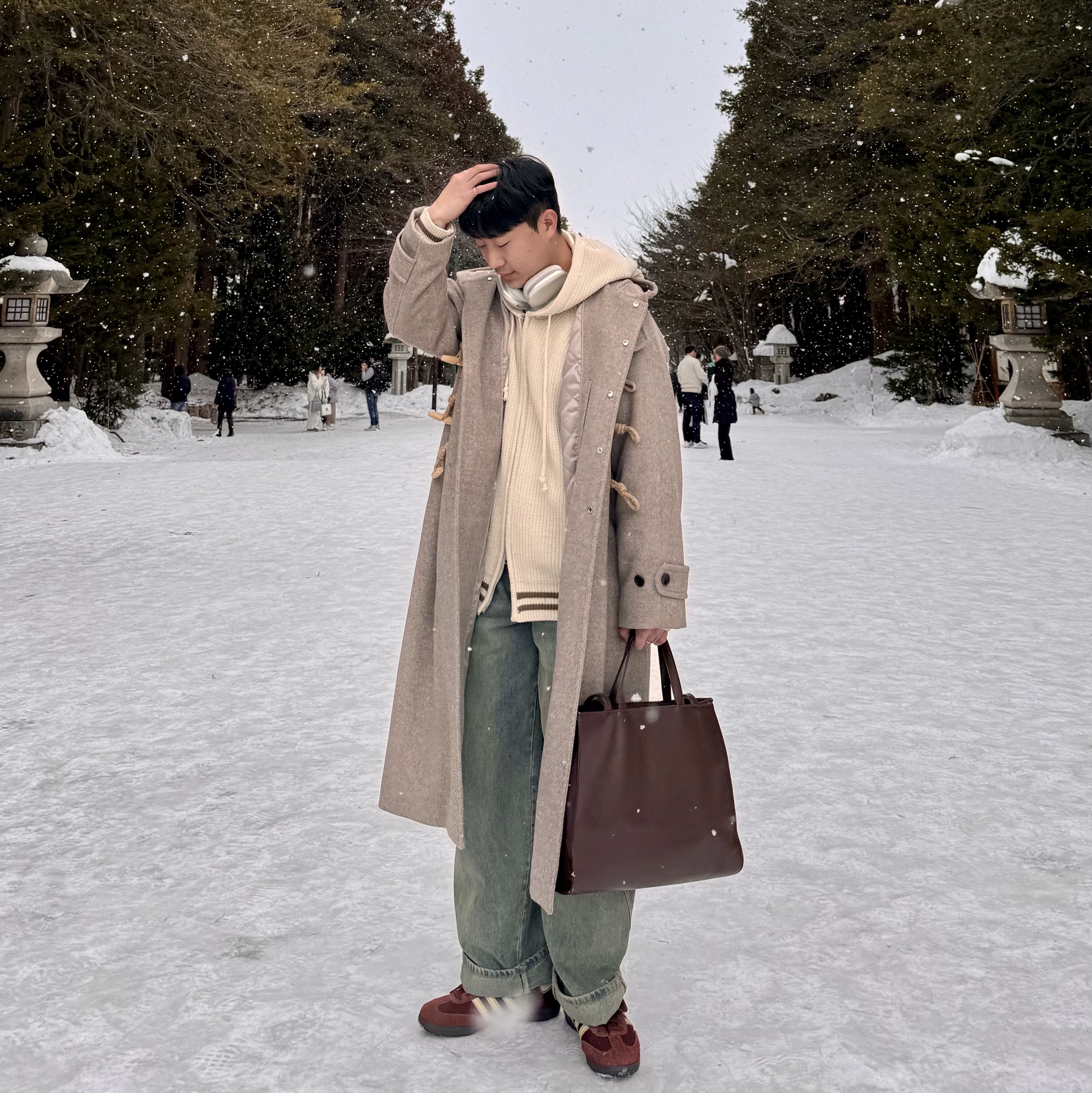 Adidas x Wales Bonner Nylon Samba Fox Brown Sandy Beige, Apple AirPods Max Lightning Silver (Korean Ver.) 착용 스타일