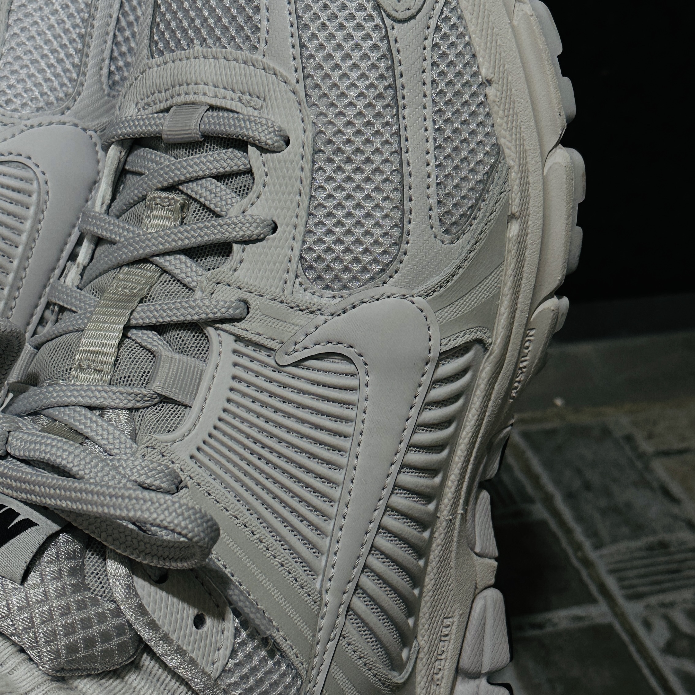 Nike Zoom Vomero 5 SP Vast Grey 2023 착용 스타일 - 2