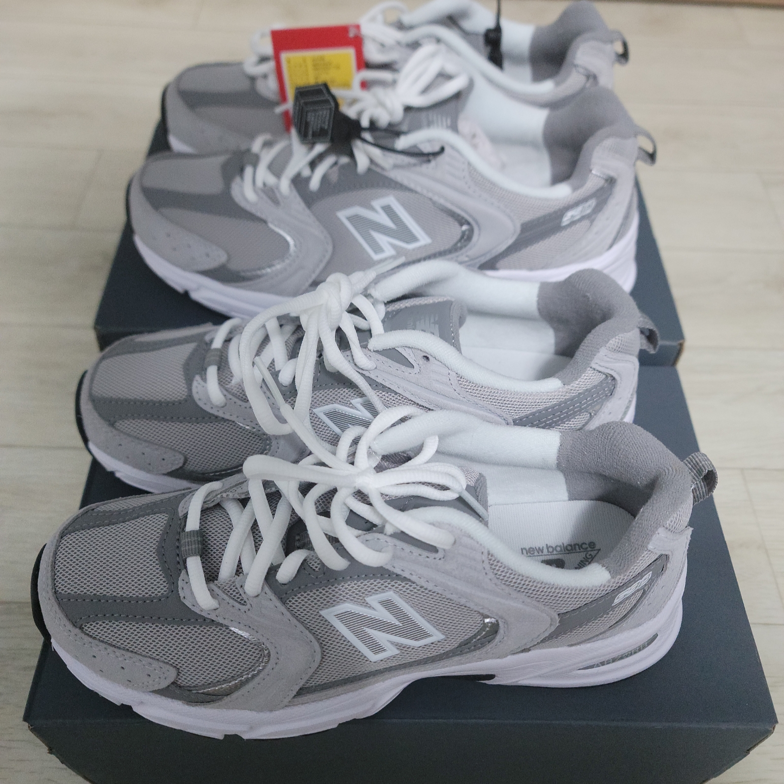 New Balance 530 Grey 착용 스타일