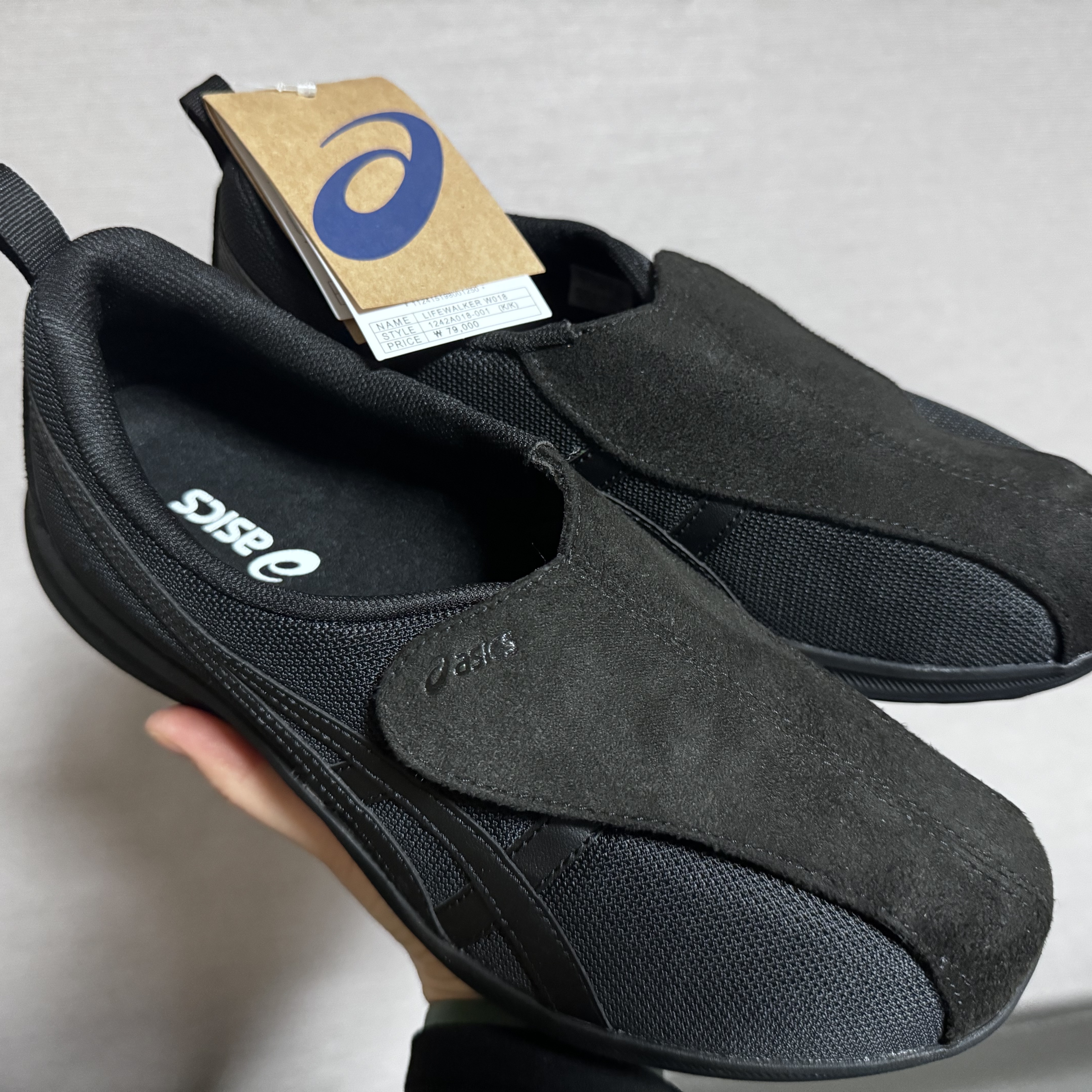(W) Asics Life Walker 307 Black - 3E Wide 착용 스타일