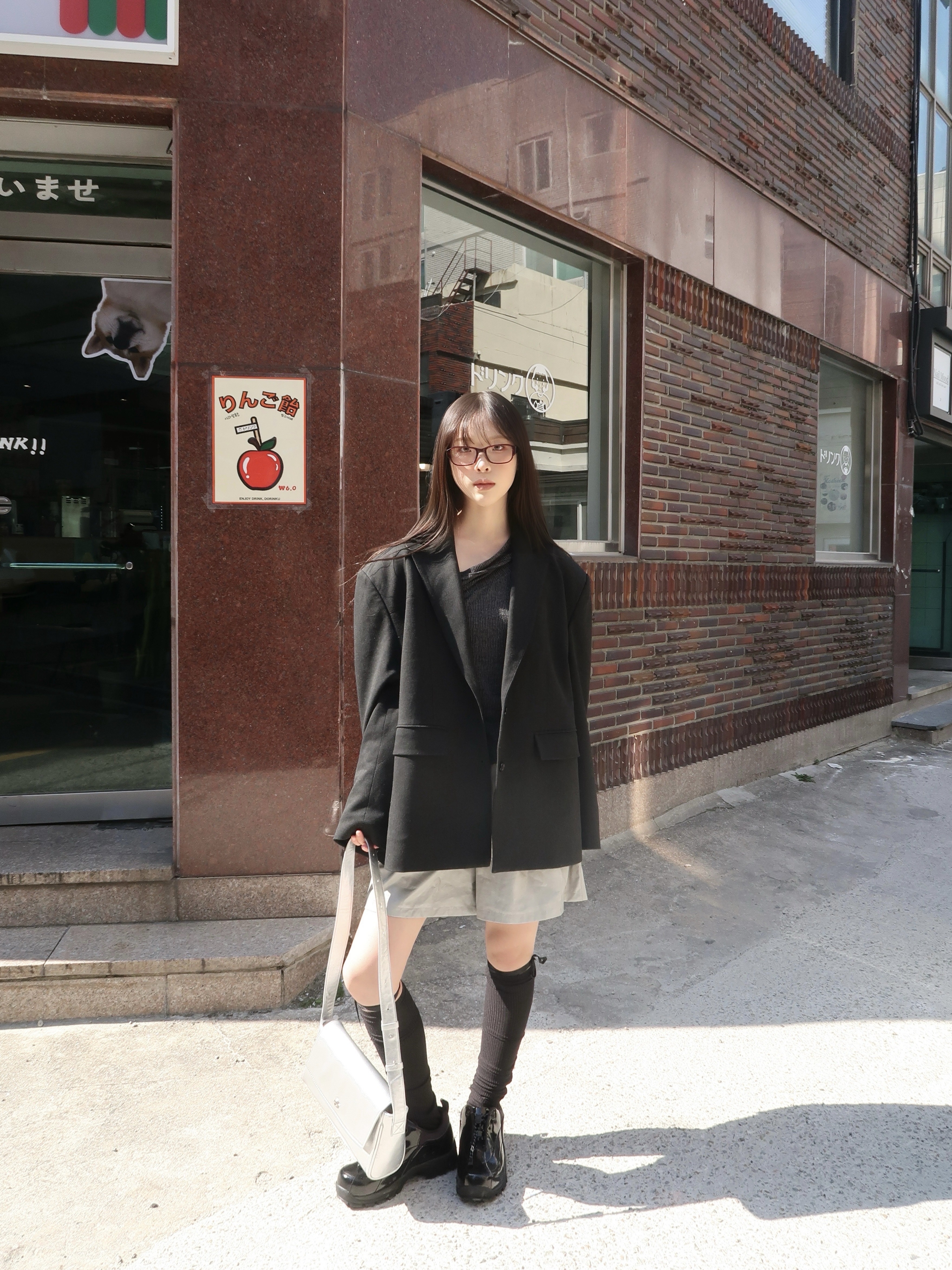 Millo Women One Shoulder Stripe T-Shirt Deep Green 착용 스타일 - 3