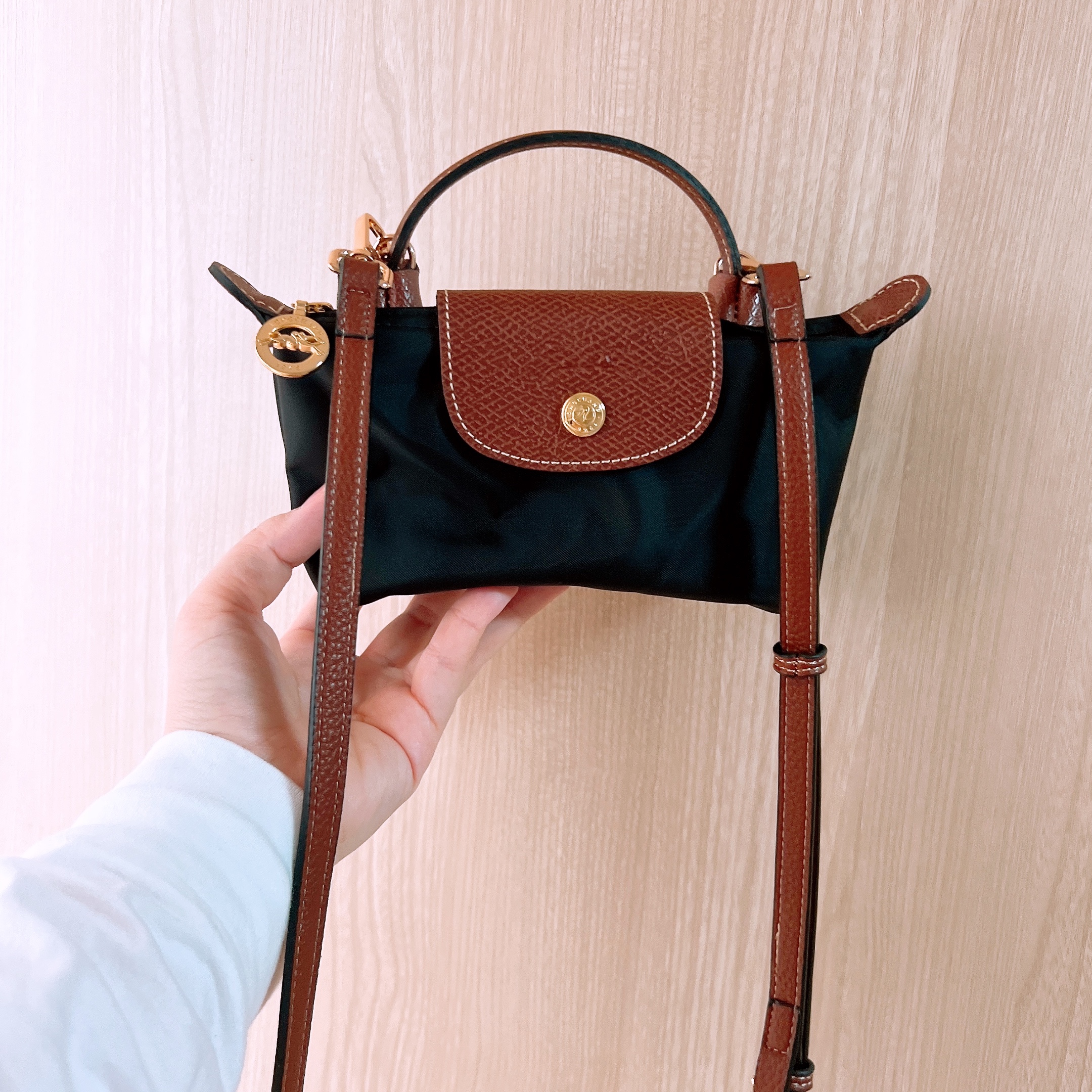 Longchamp Le Pliage Original Handle Pouch Black 착용 스타일