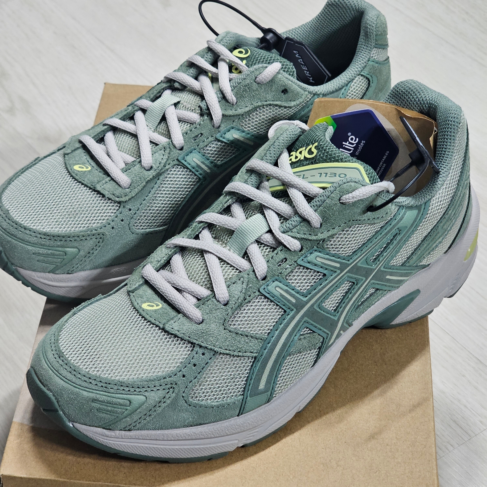 Asics Gel-1130 Olive Grey Ivy 착용 스타일
