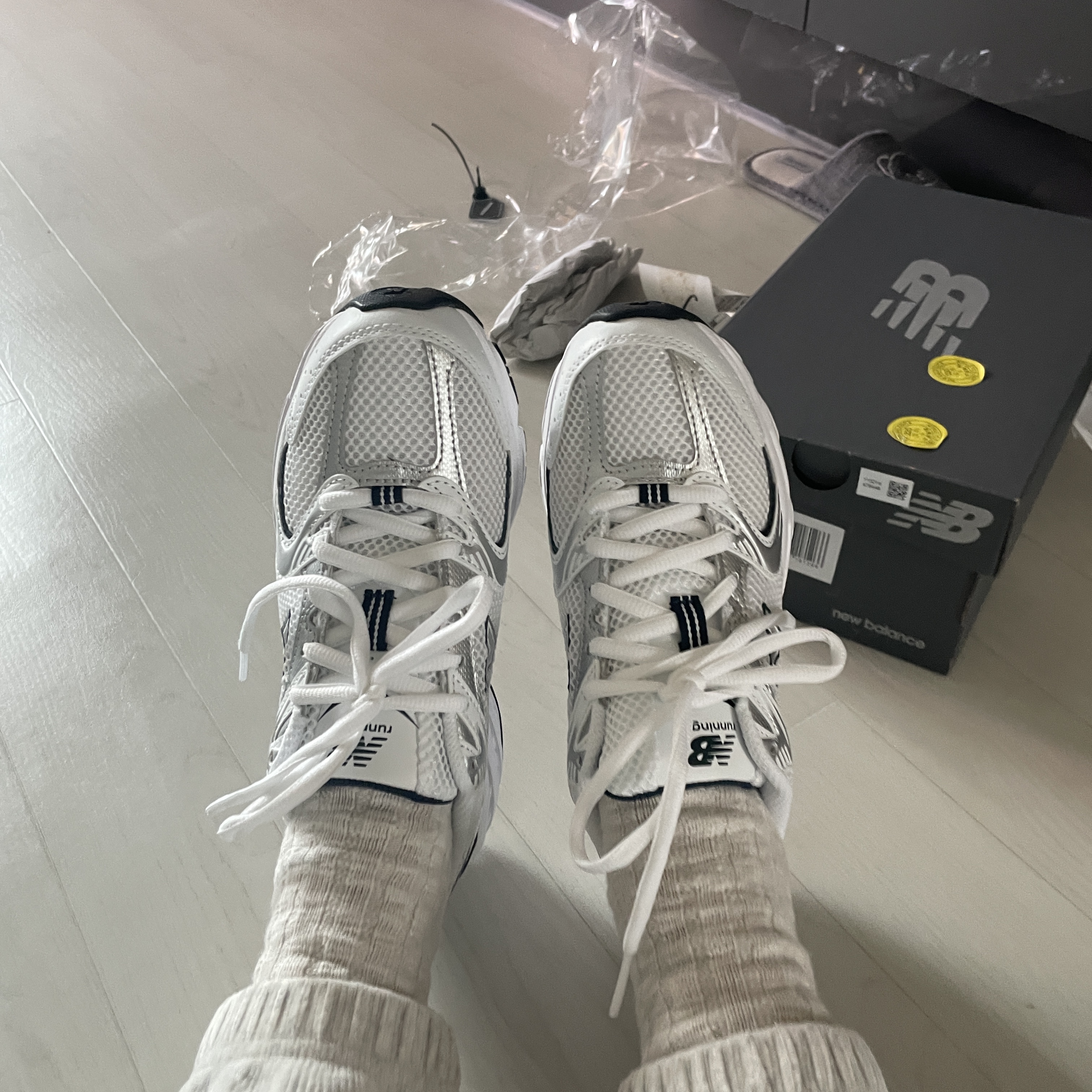 New Balance 530 White 착용 스타일