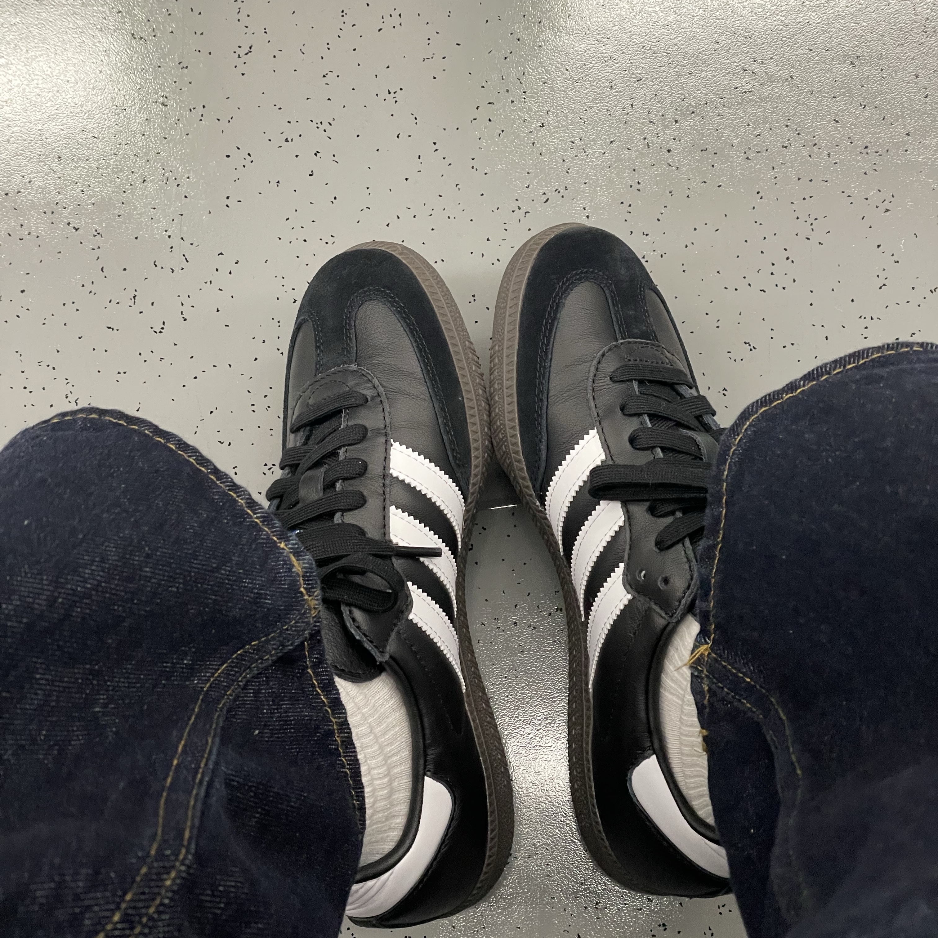 Adidas Samba OG Black White Gum 착용 스타일