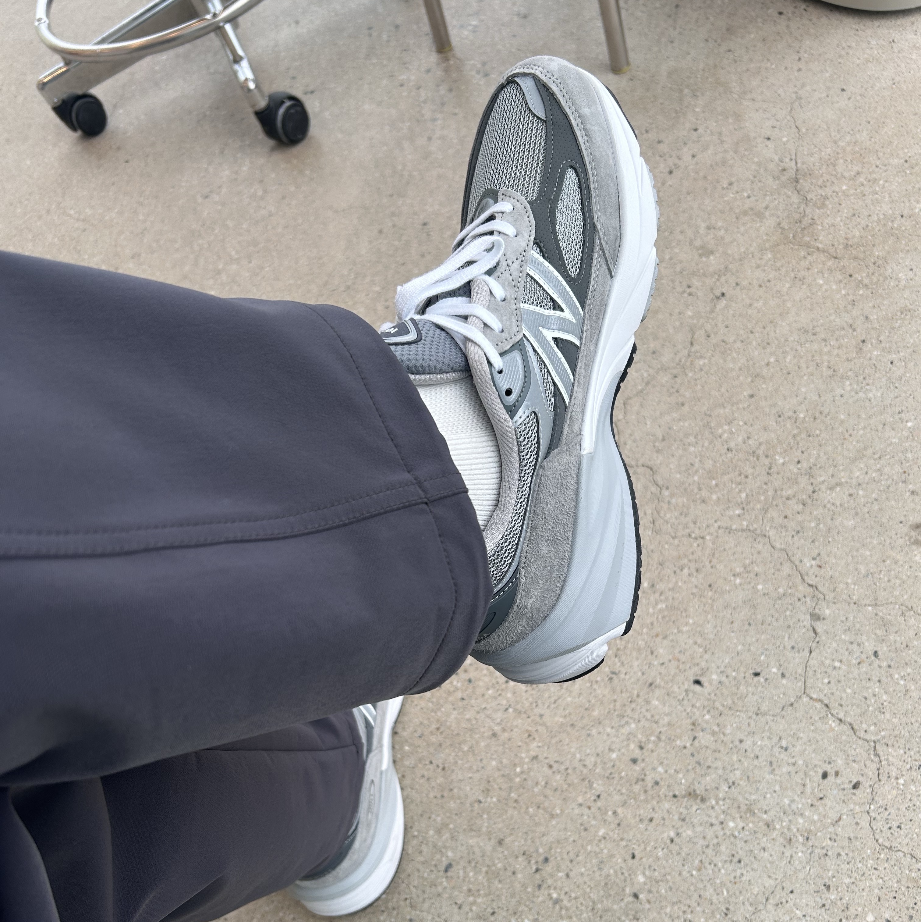 New Balance 990v6 Made in USA Grey - D Standard 착용 스타일 - 3